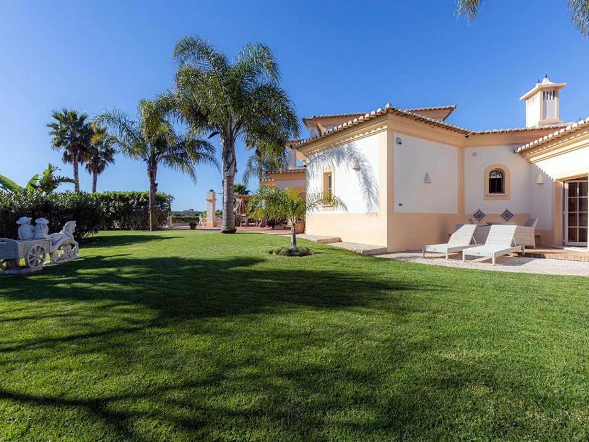 Luxury With Gym, Jacuzzi And Swimming Pool Villa Lagos