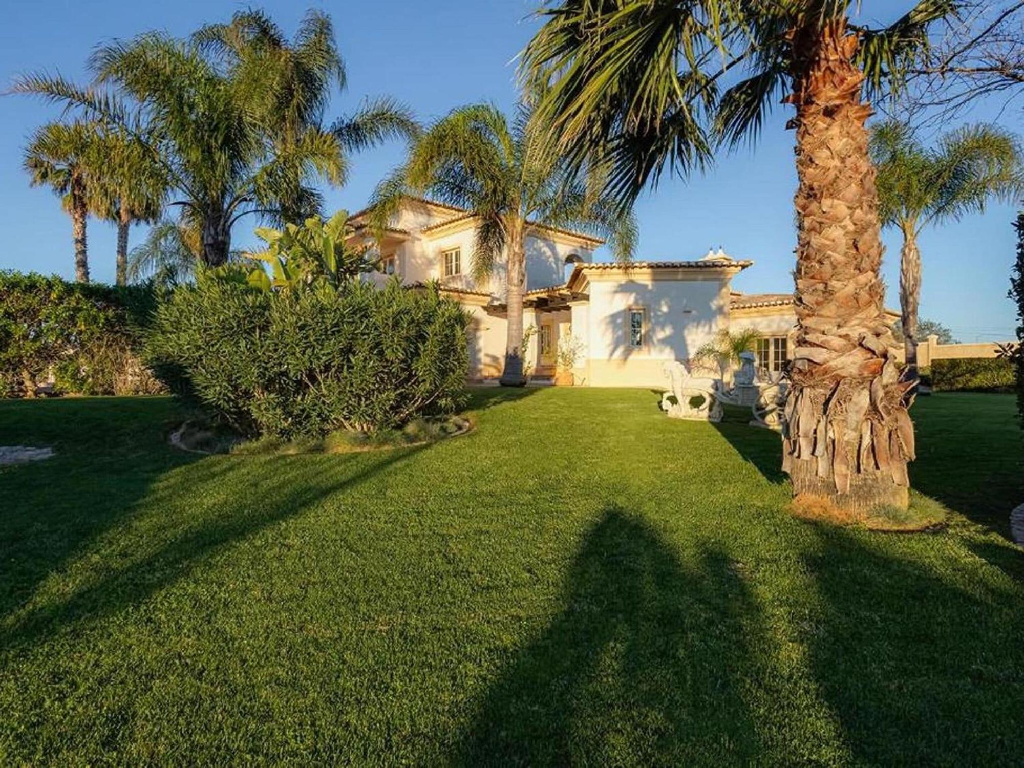 Luxury With Gym, Jacuzzi And Swimming Pool
