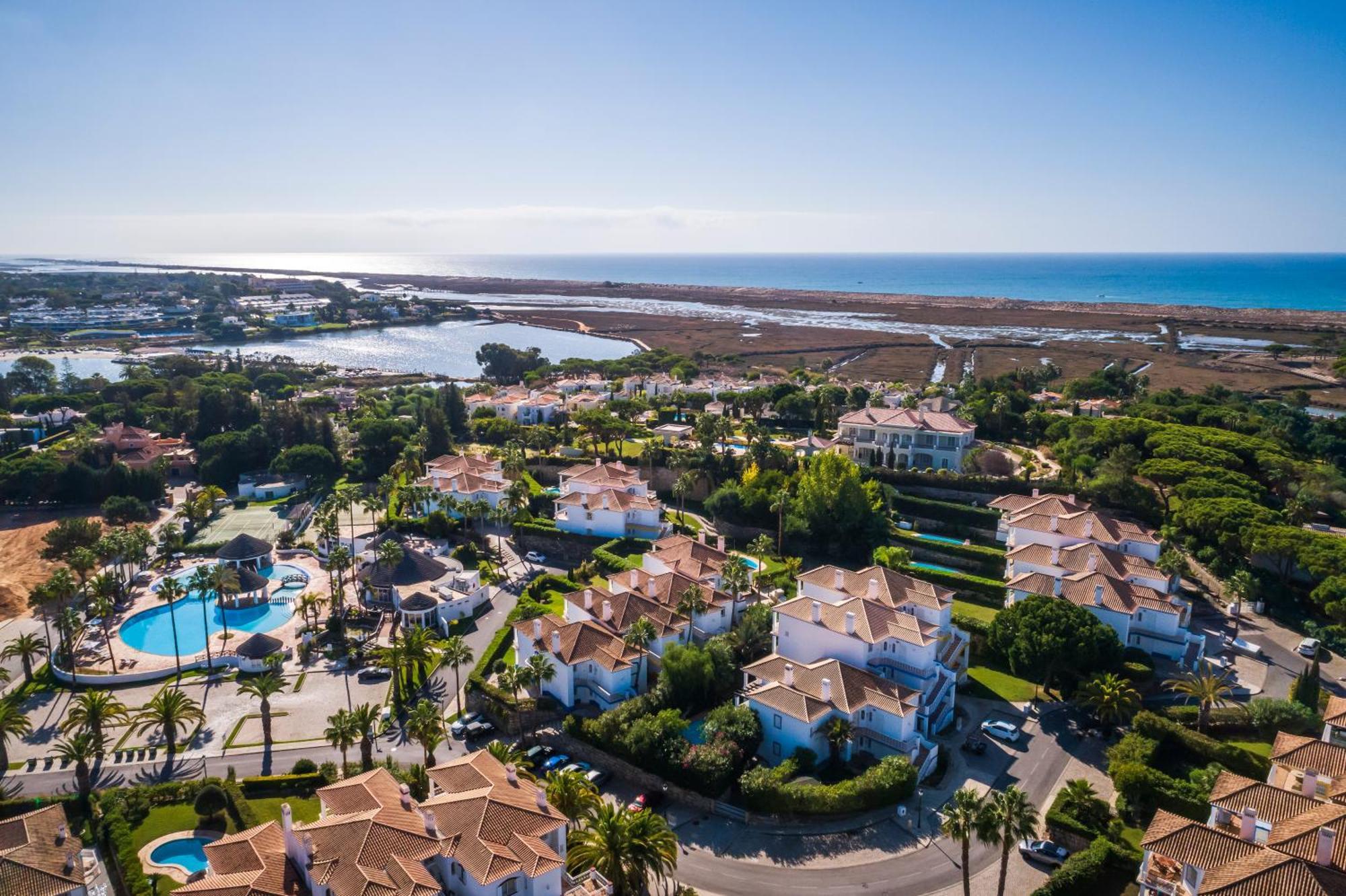 Encosta Do Club Holiday park 4*