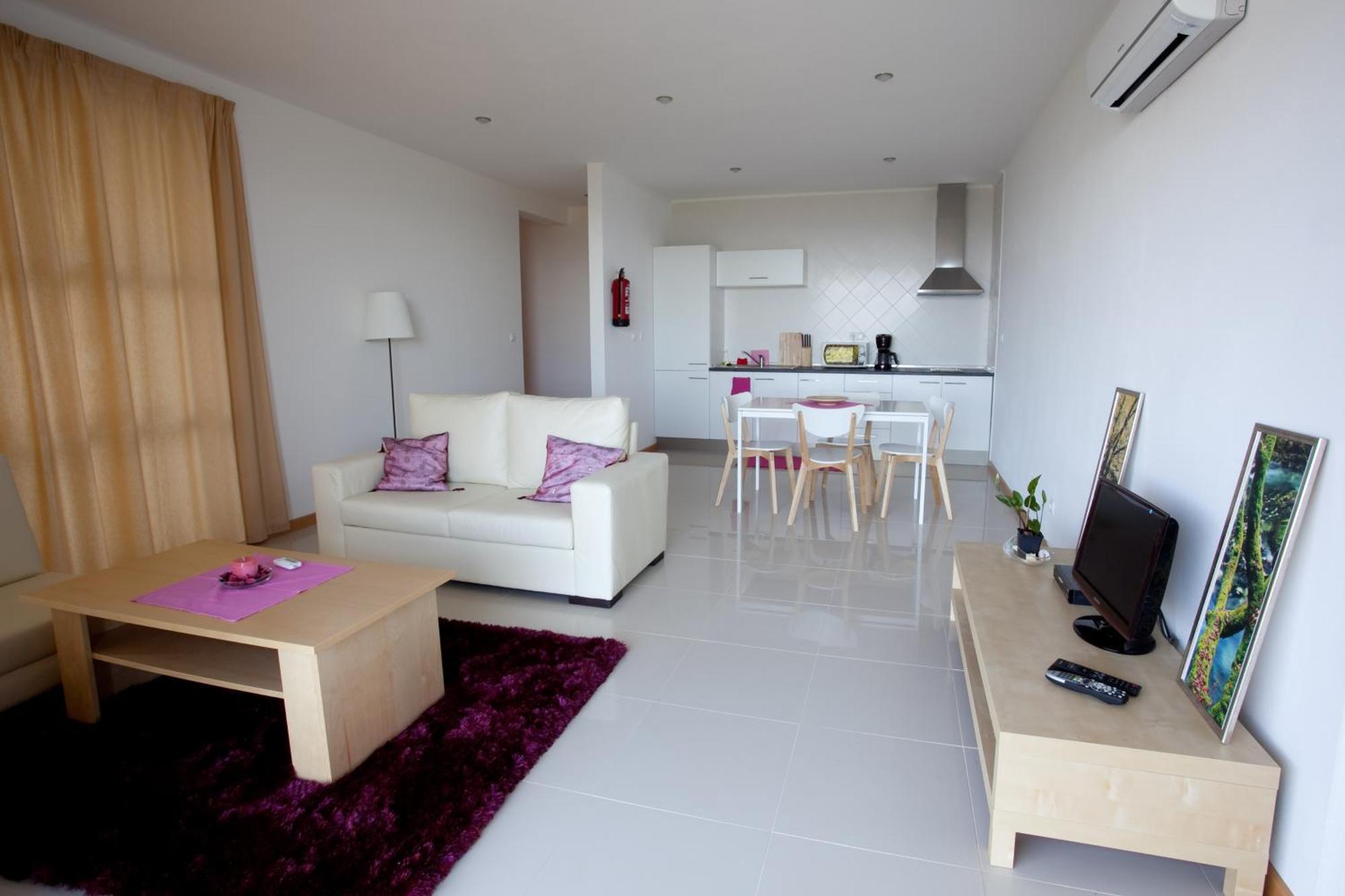 Guest house Cantinho Buganvilias At****