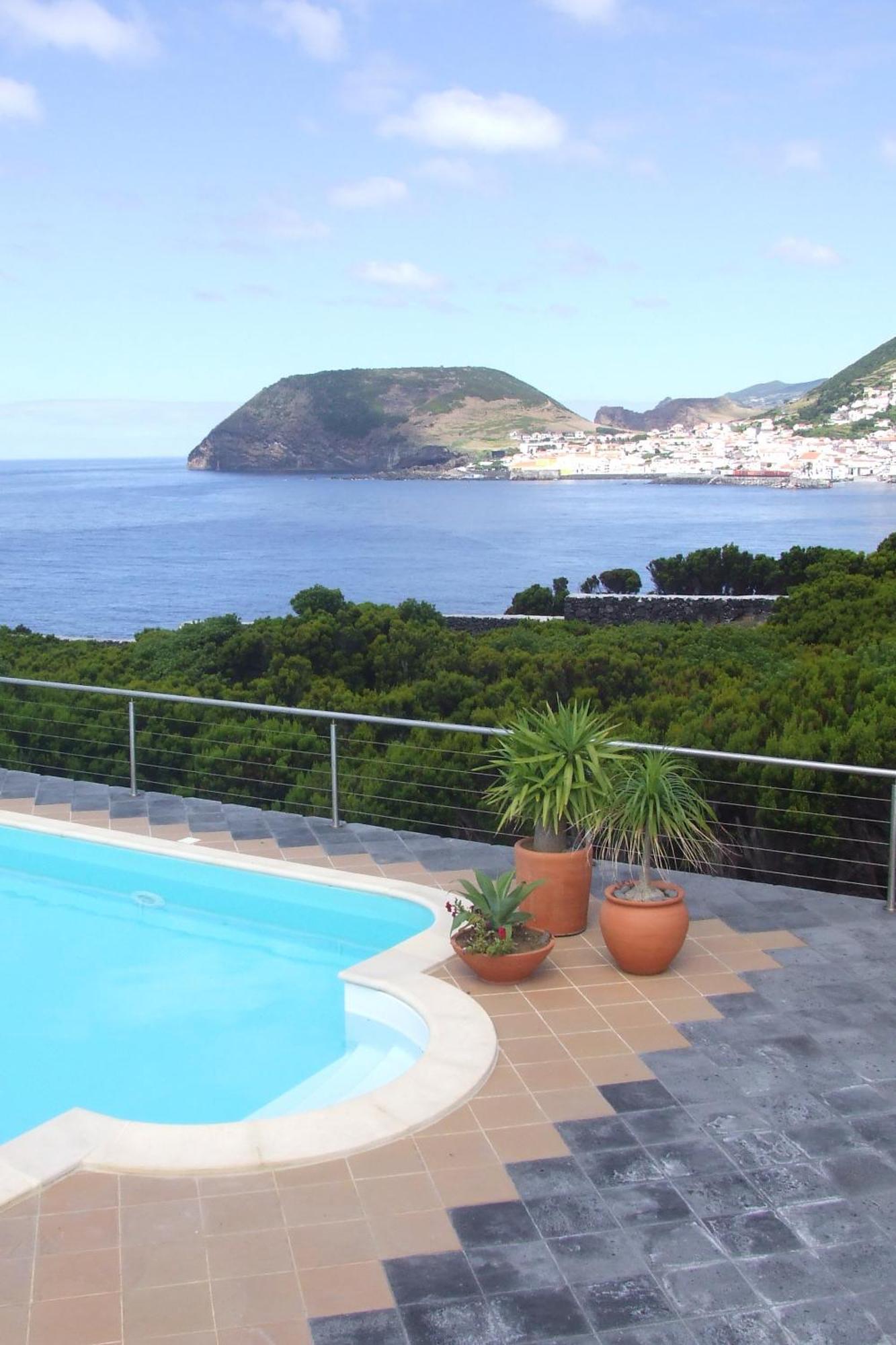 Cantinho Buganvilias At**** Queimada (Azores)