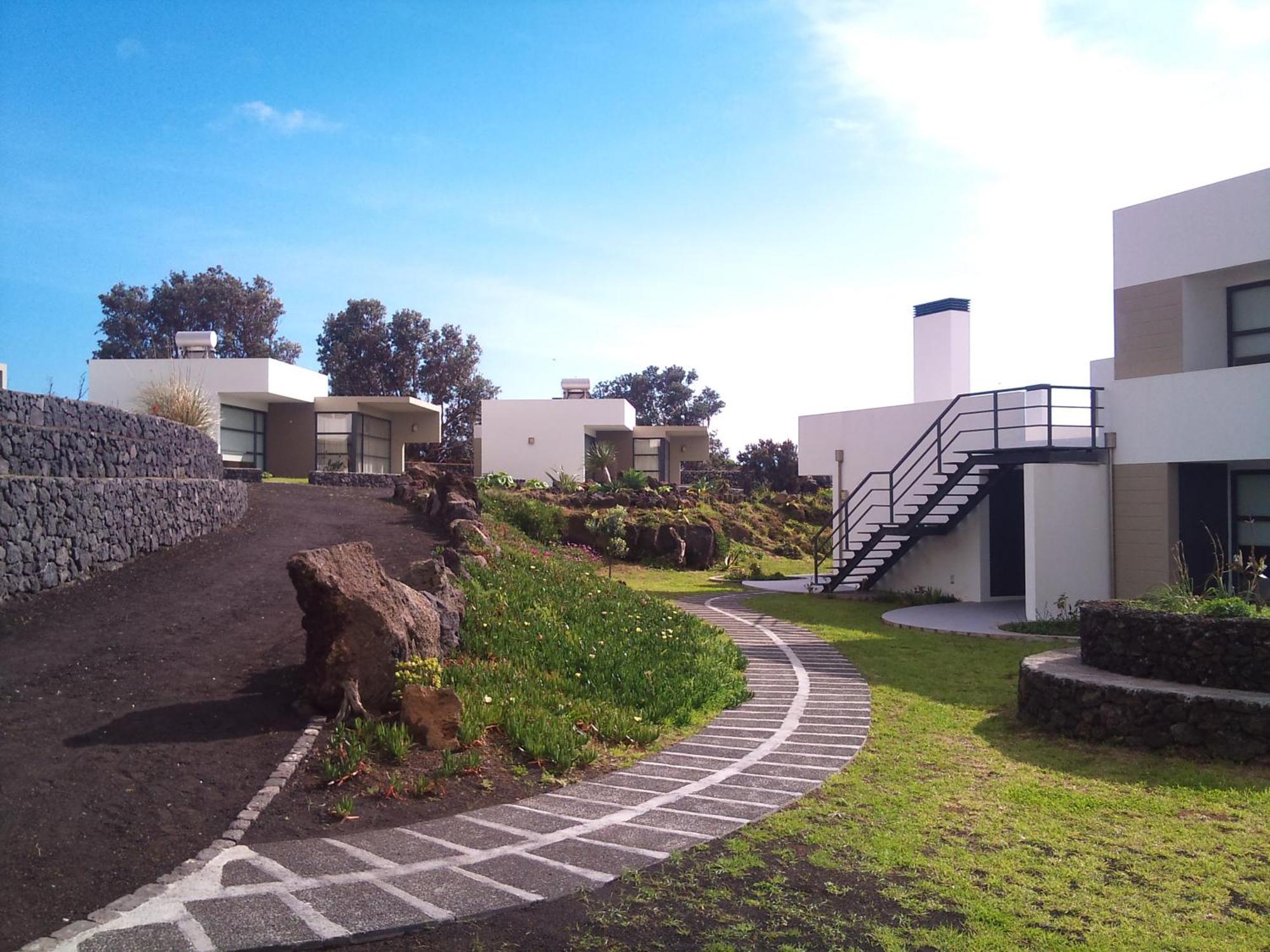 Guest house Cantinho Buganvilias At**** 4*