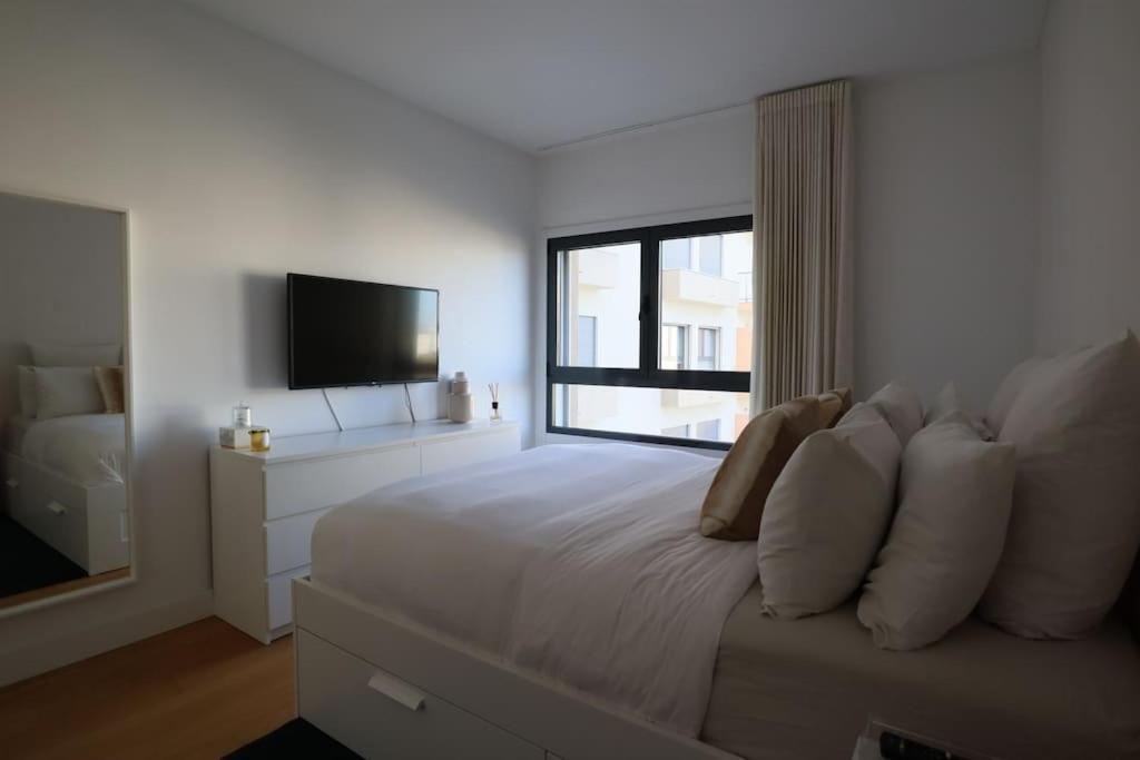 River Terrace & Pool View - Seixal Apartment *