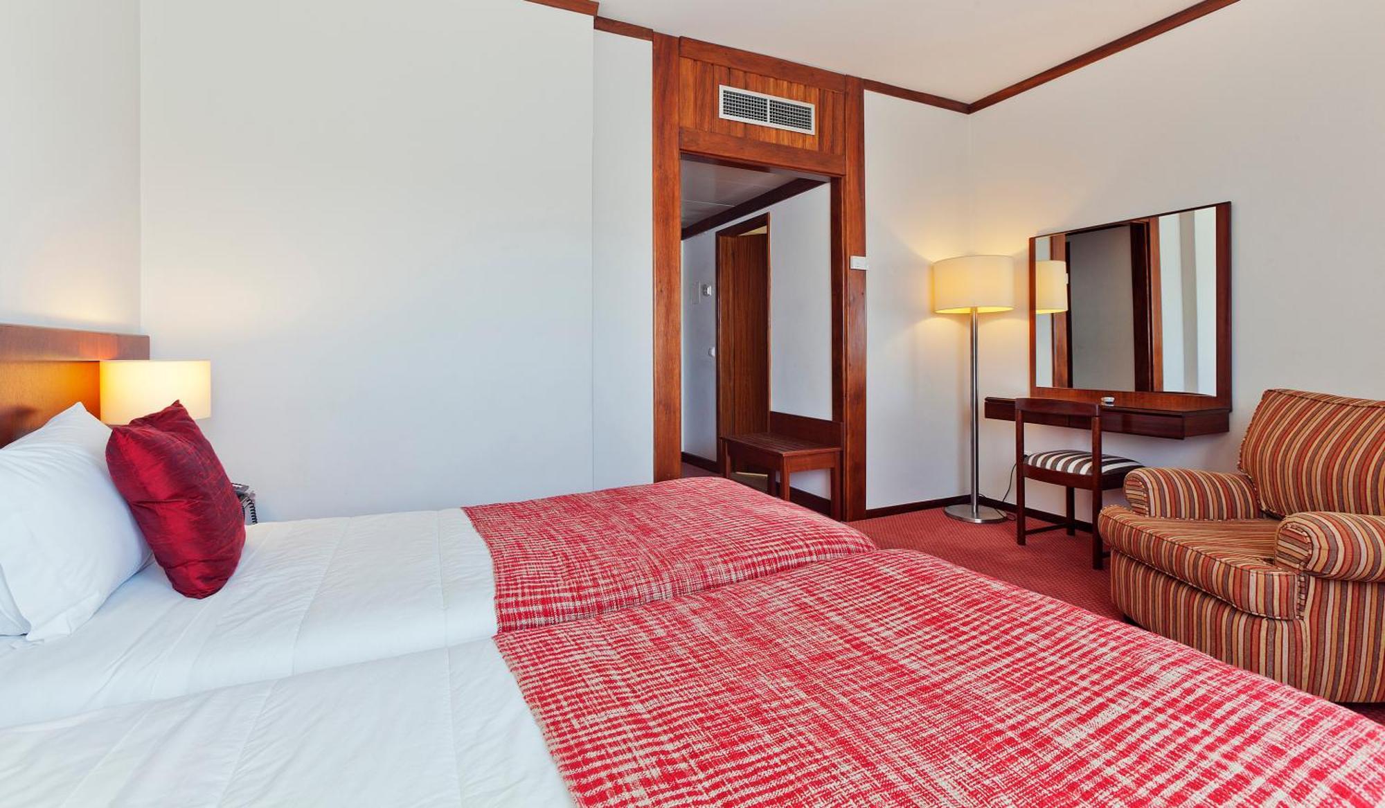 Lux Mundi 3*