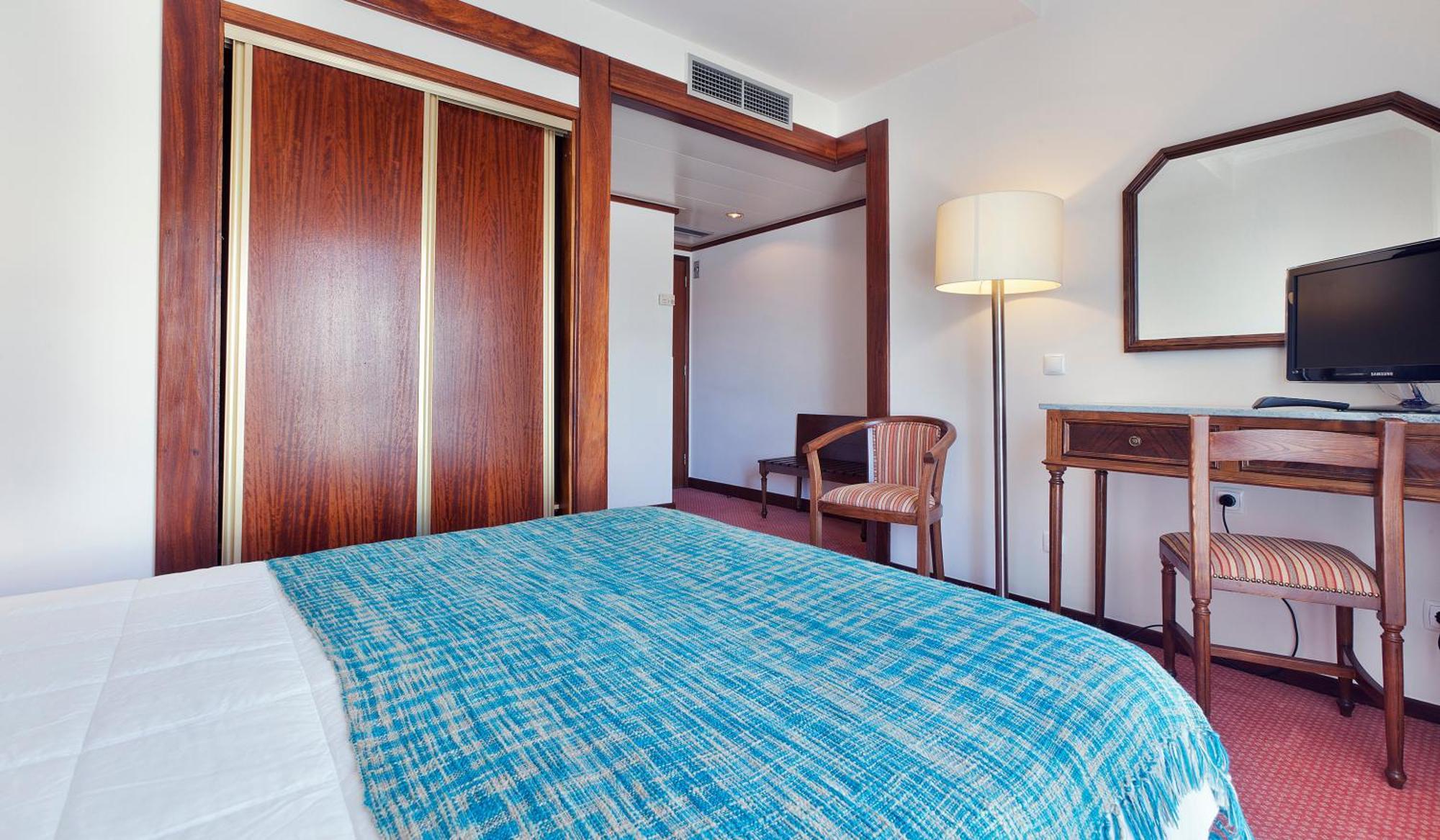 Lux Mundi 3*