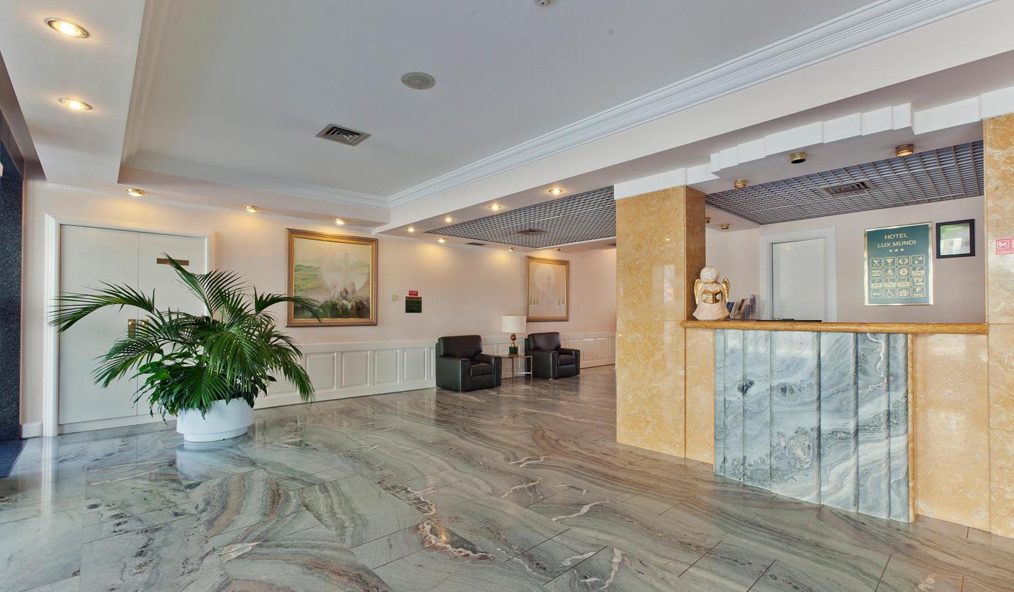 Lux Mundi 3*