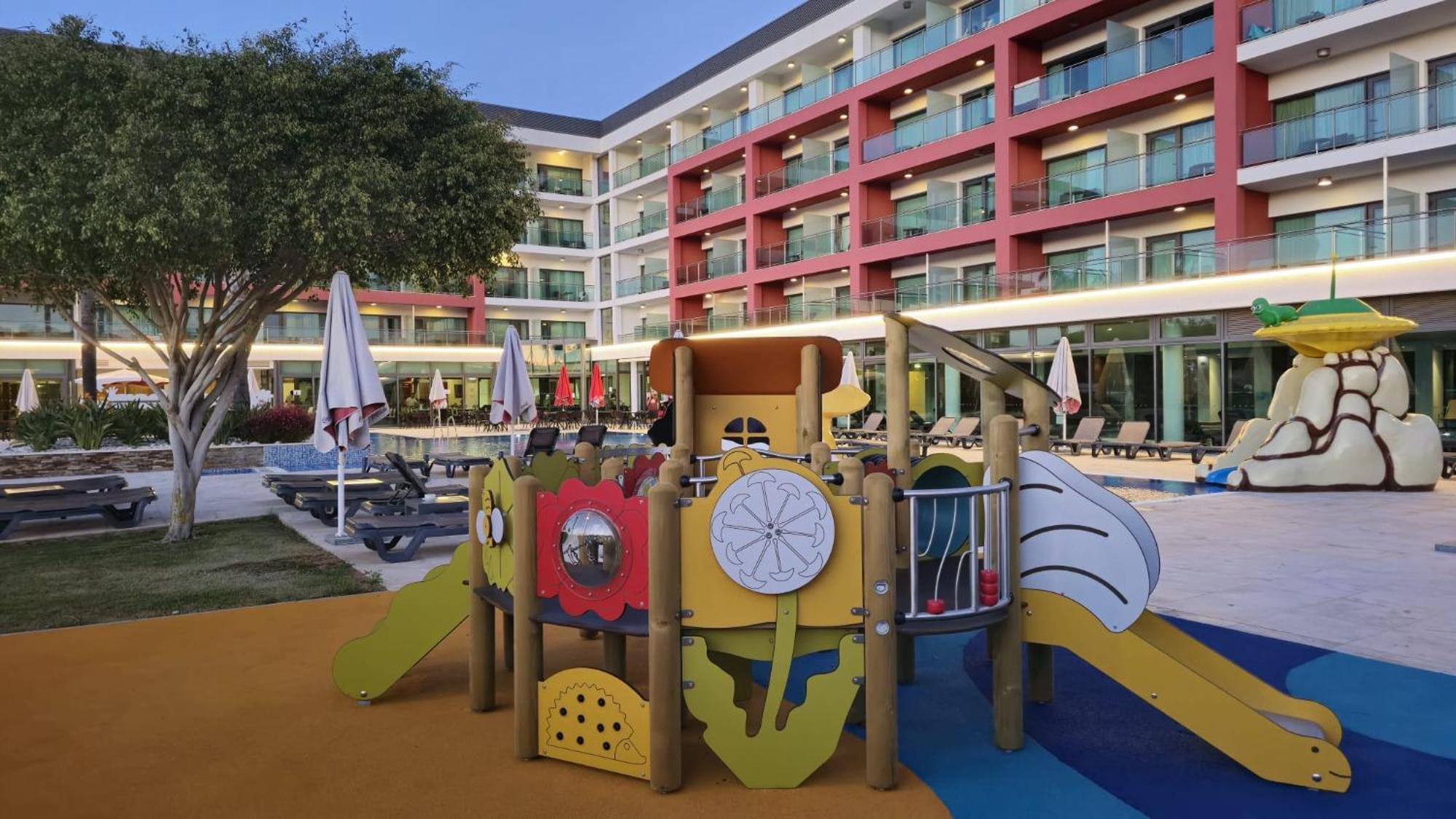 Hotel Aquashow Park 4*