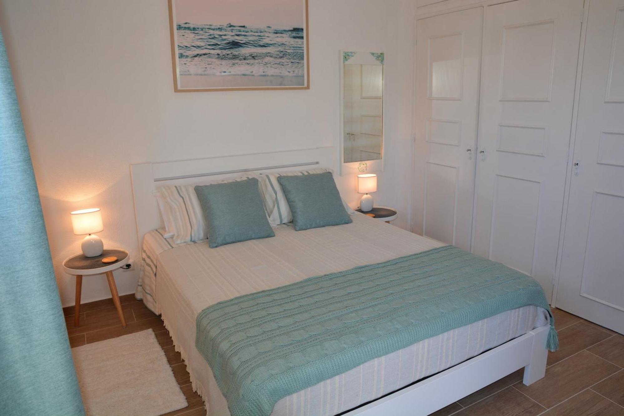 Apartment Shades Of Blue With Ocean View - Fast Wifi