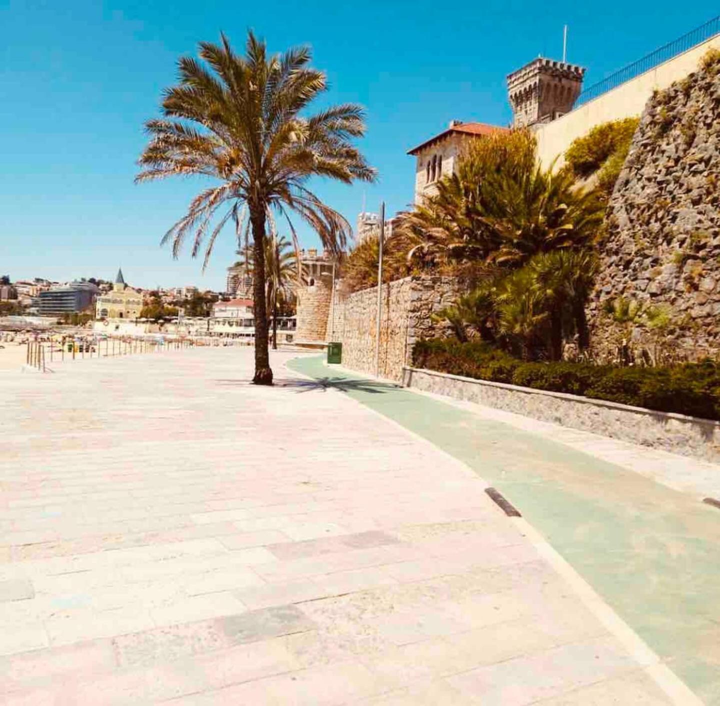 Sea View W Balcony 2 Mins Walk To & Casino Apartment *