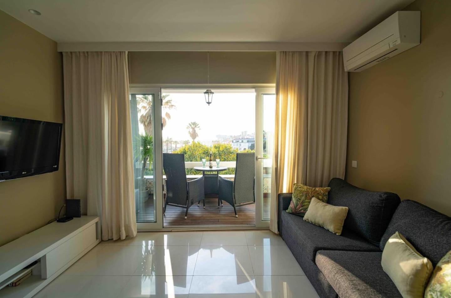 Sea View W Balcony 2 Mins Walk To & Casino * Estoril