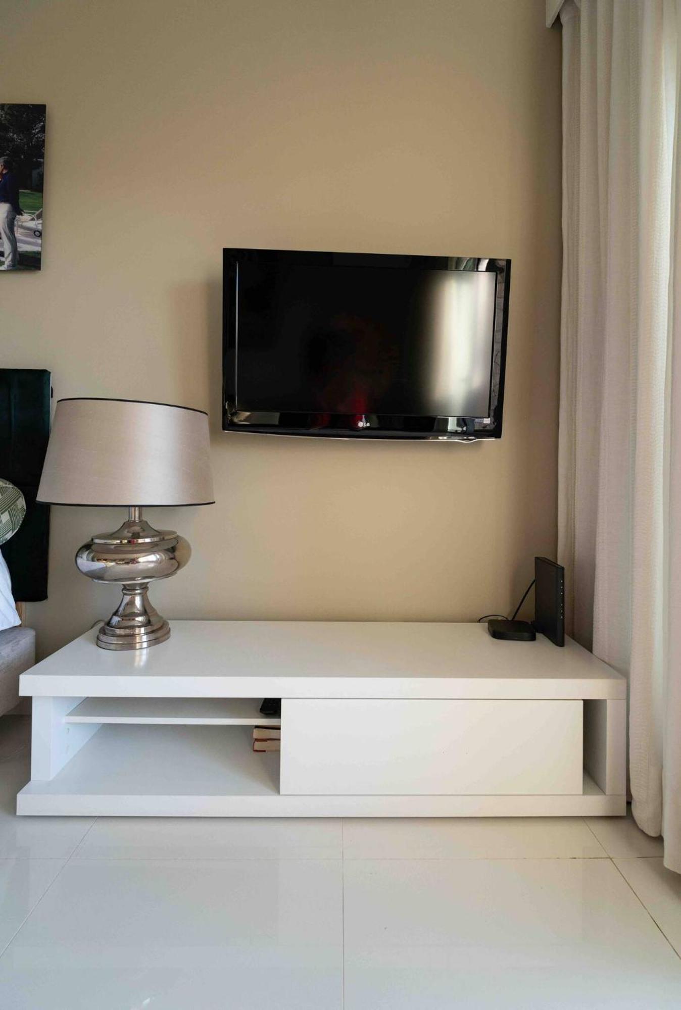 Sea View W Balcony 2 Mins Walk To & Casino Apartment Estoril