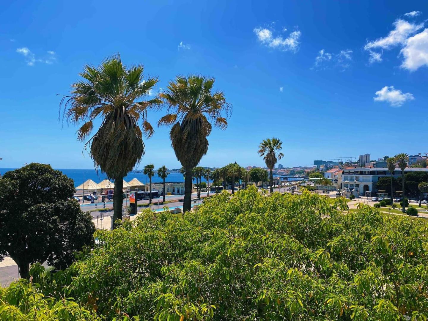 Apartment Sea View W Balcony 2 Mins Walk To & Casino
