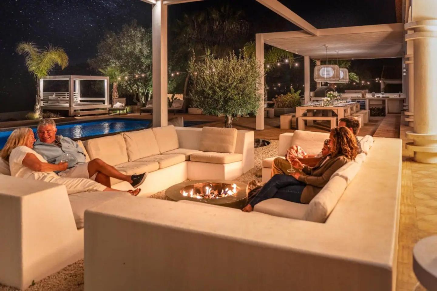 Tiny Whale Lodge, A Unique Space For Groups Villa