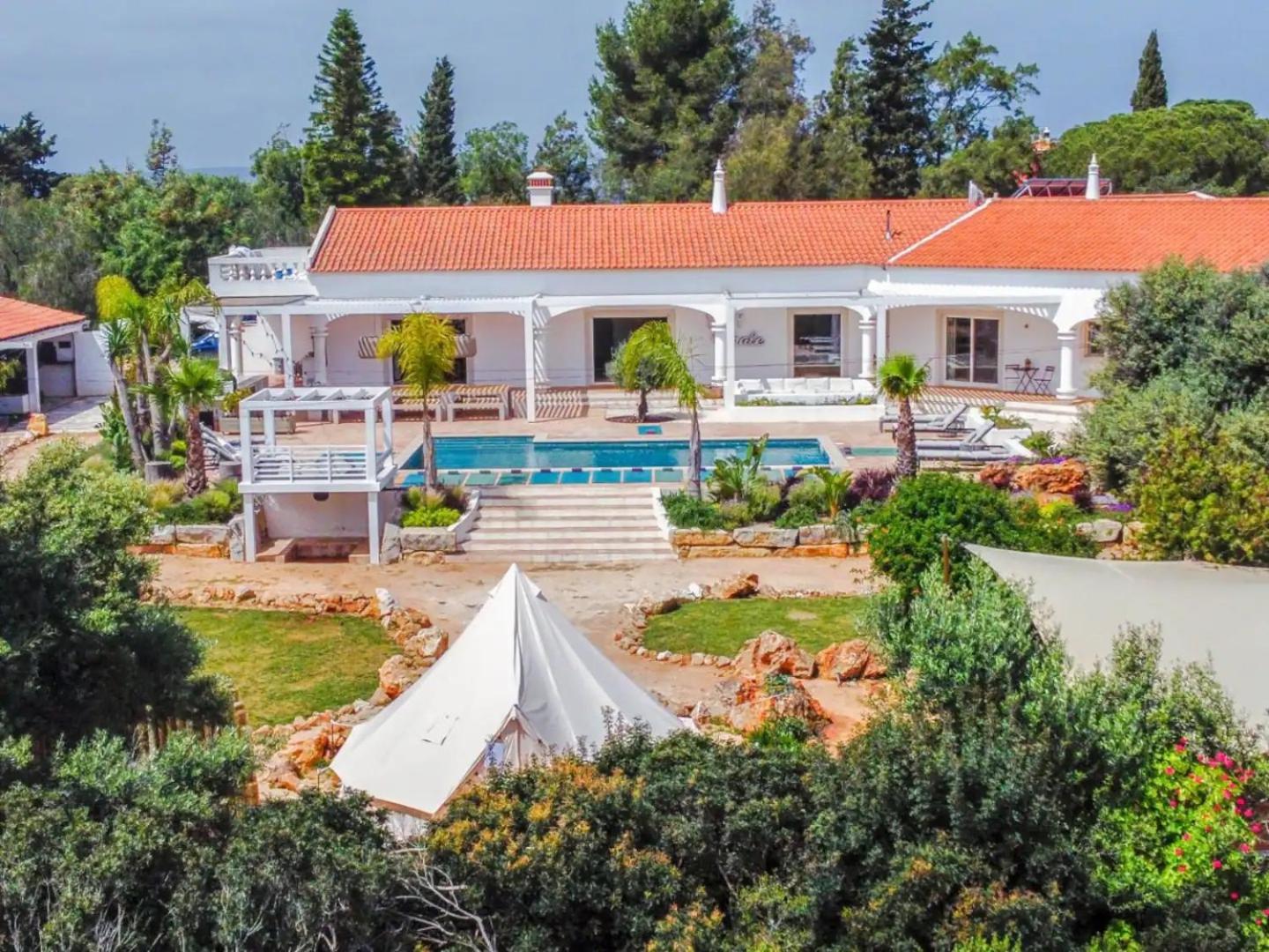 Tiny Whale Lodge, A Unique Space For Groups Villa *