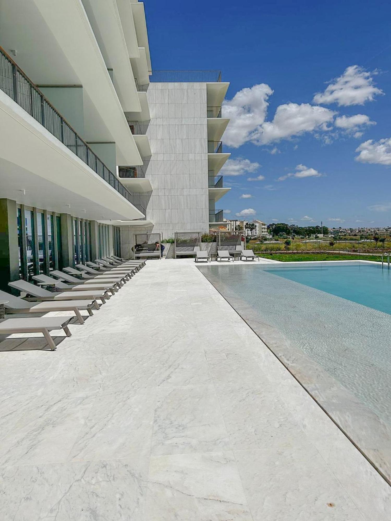 Cond Bayline Cavala - - Pool - Gym - - By Bedzy Apartment