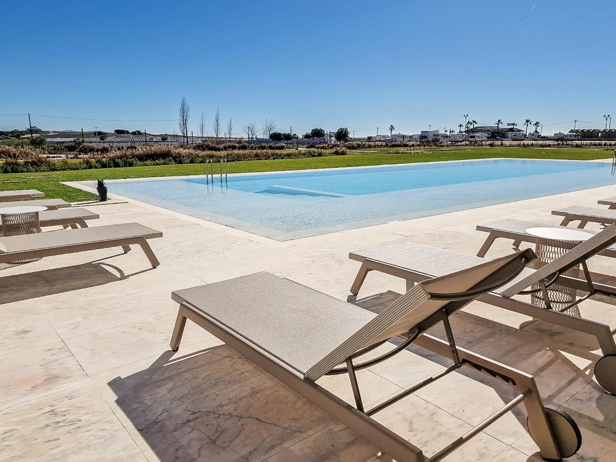 Apartment Cond Bayline Cavala - - Pool - Gym - - By Bedzy