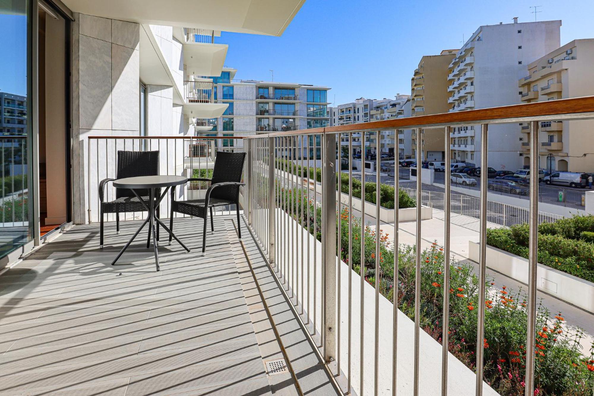 Cond Bayline Cavala - - Pool - Gym - - By Bedzy *