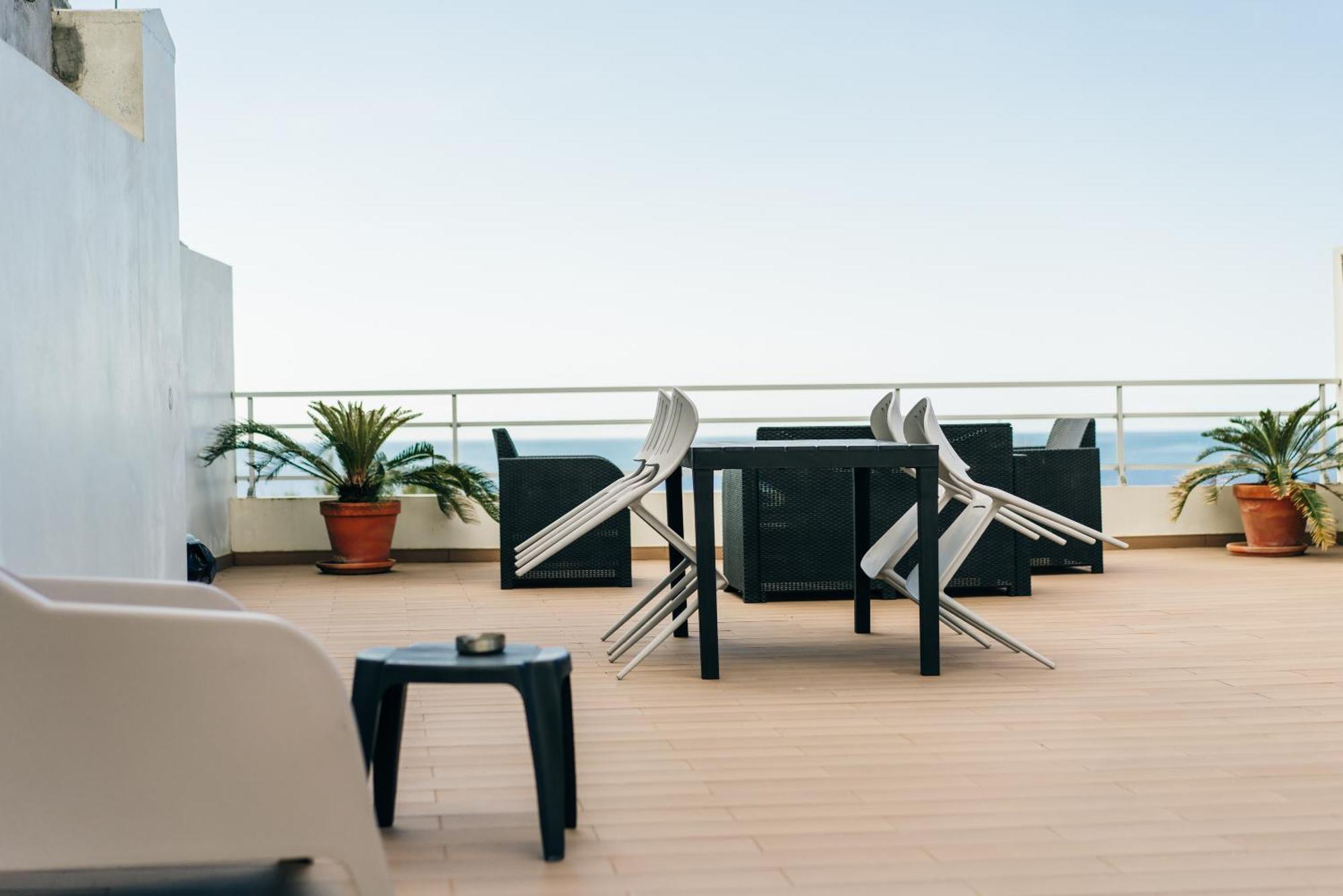 Azorazul - Pool & Hostel Ponta Delgada (Sao Miguel)