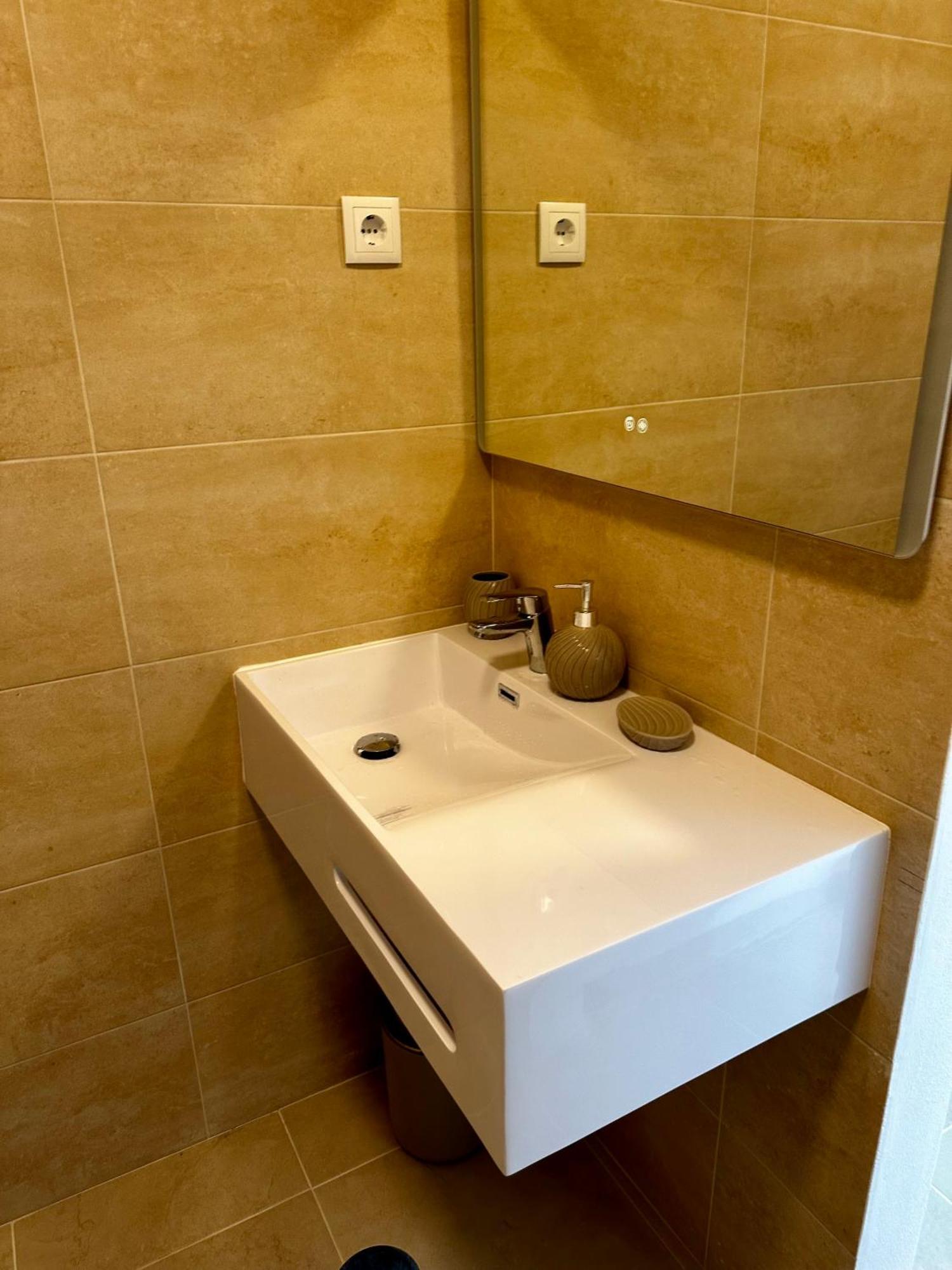 Sea View, 3 Minutes Apartment *