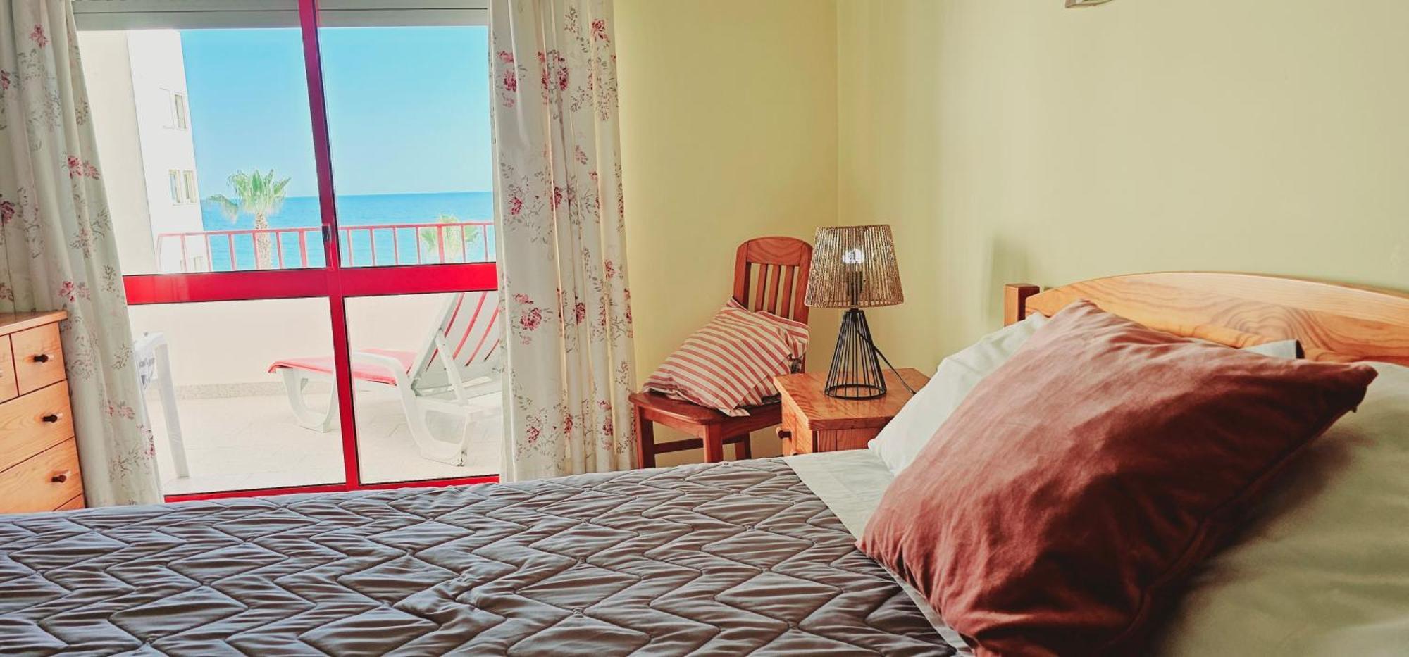 Seaside Serenity: 1br With Breathtaking Ocean View Quarteira