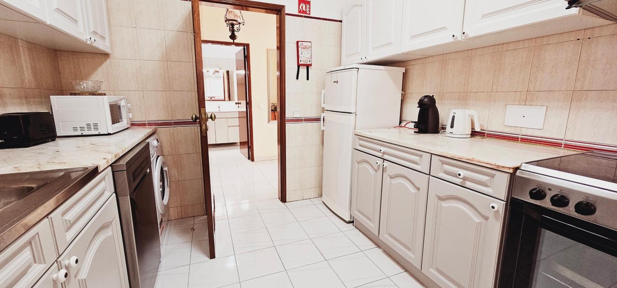 Seaside Serenity: 1br With Breathtaking Ocean View Apartment