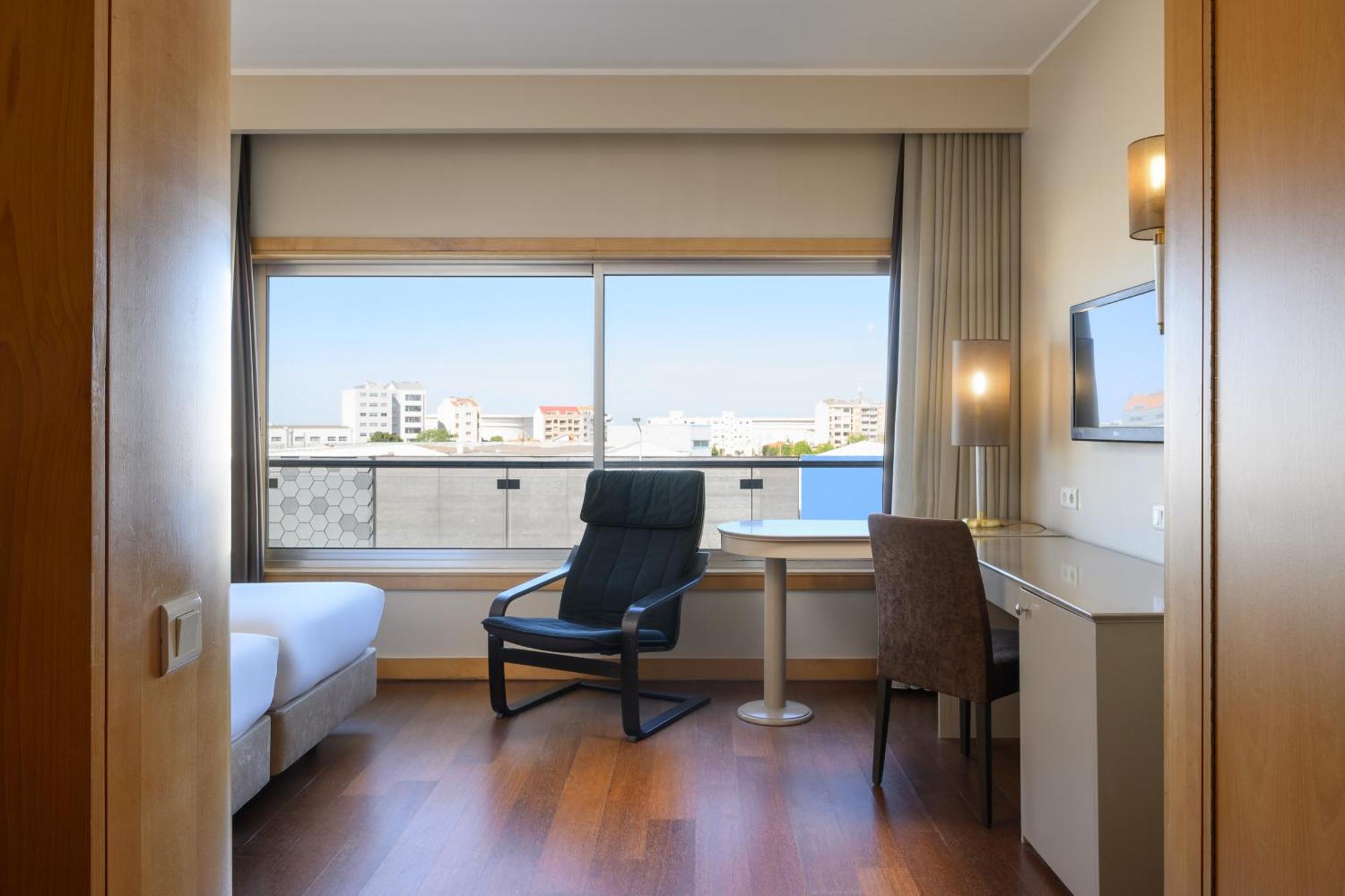 Hotel Tryp By Wyndham Porto Expo 4*