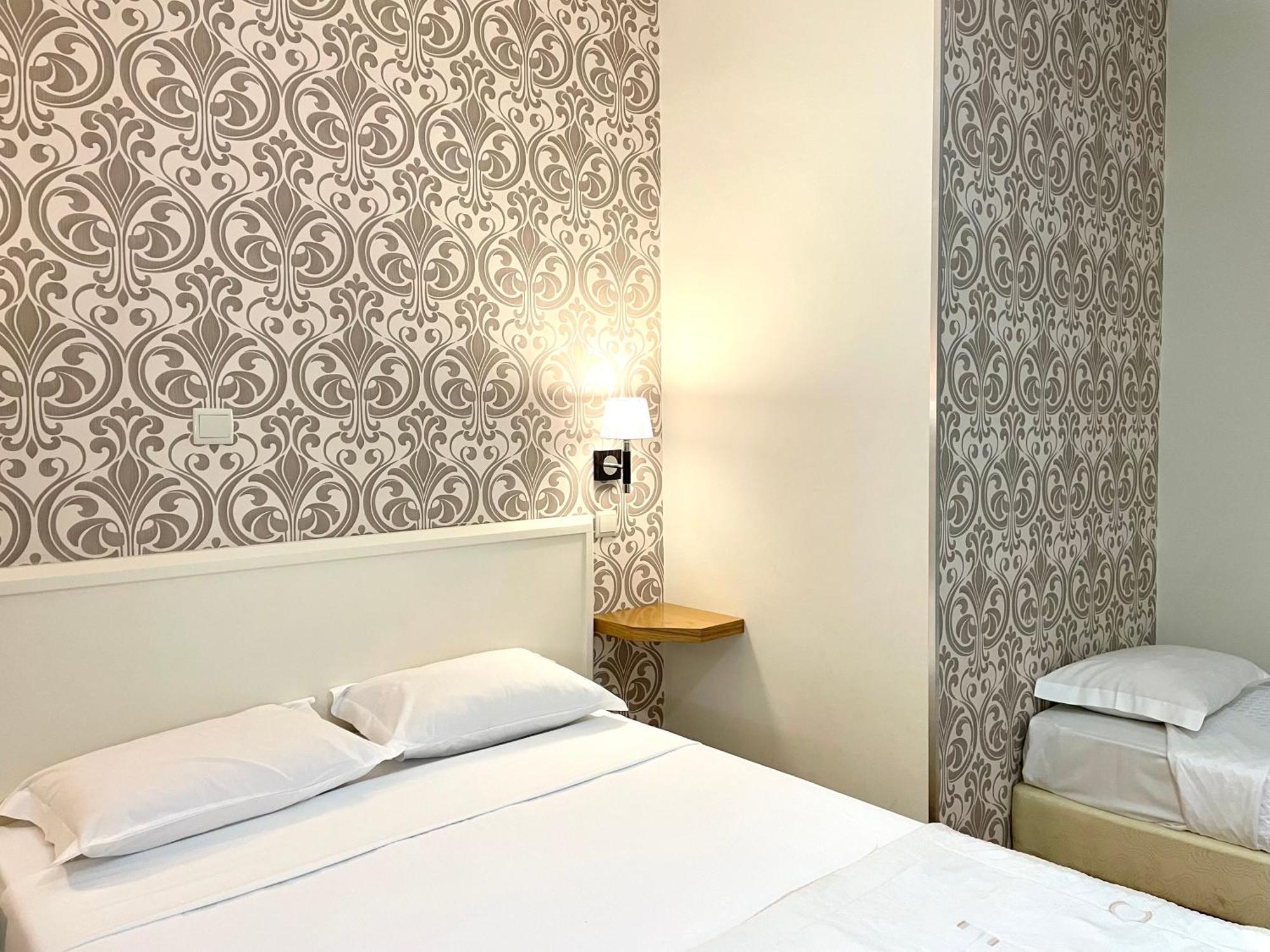 Universal Hotel 2*