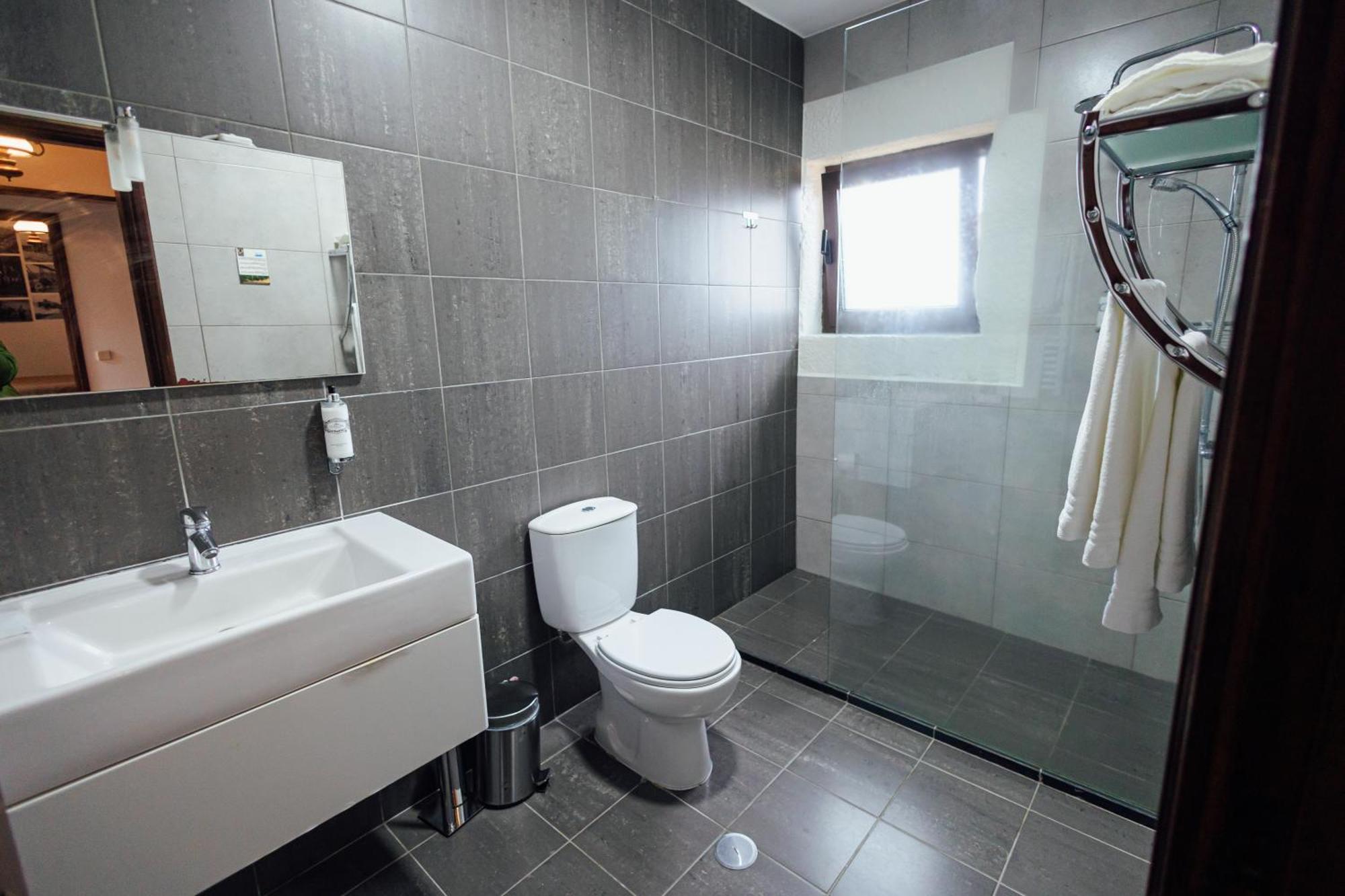 Quinta Da Barroca Douro Valley Farm stay *