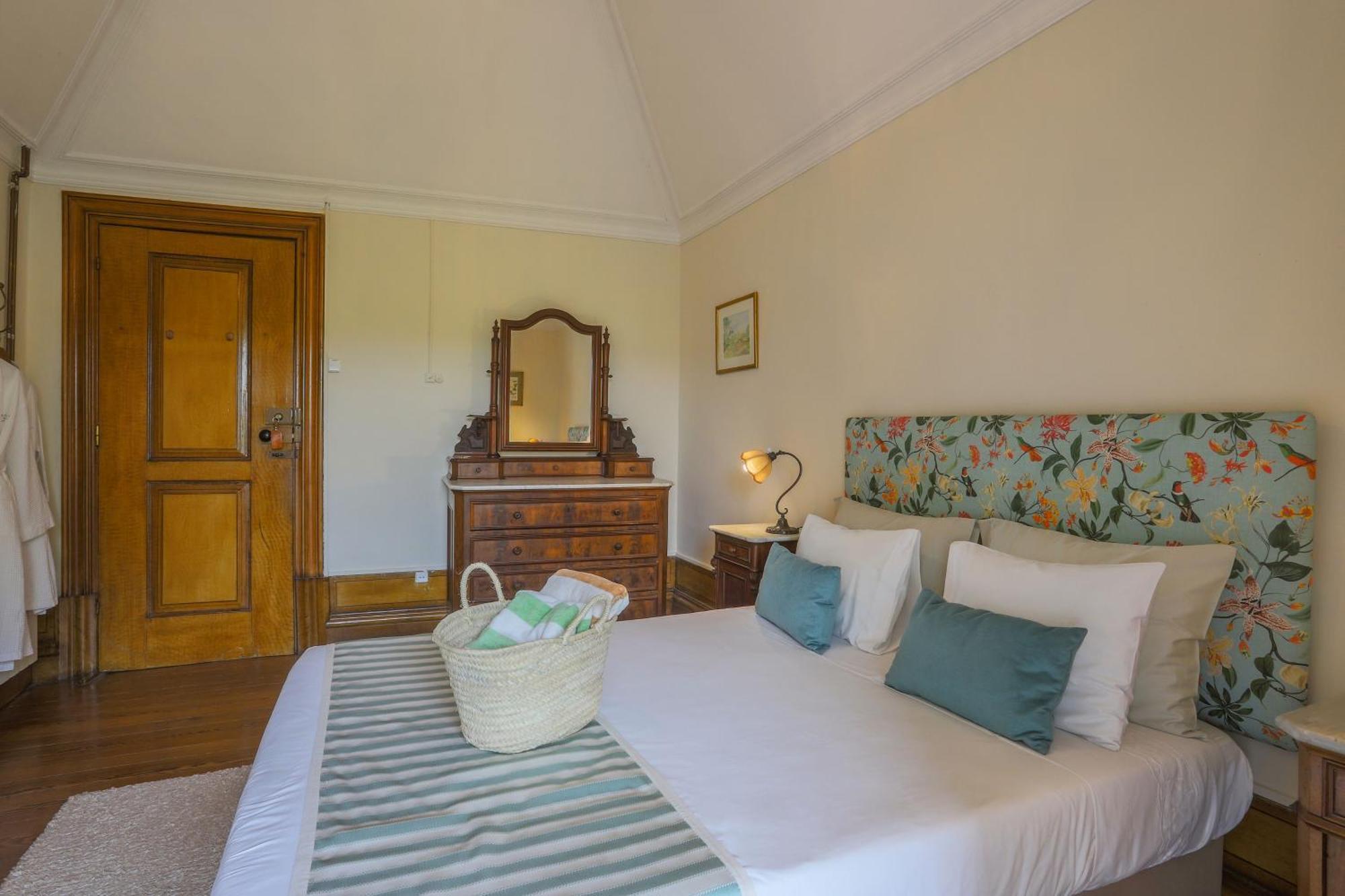 Outeiro Tuias - Manor House Guest house *