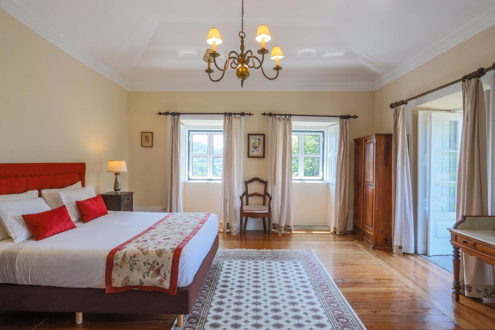 Outeiro Tuias - Manor House Guest house *