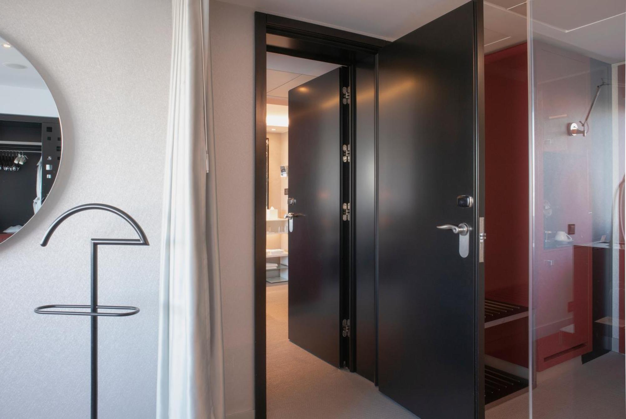 Hotel Myriad By Sana 5*