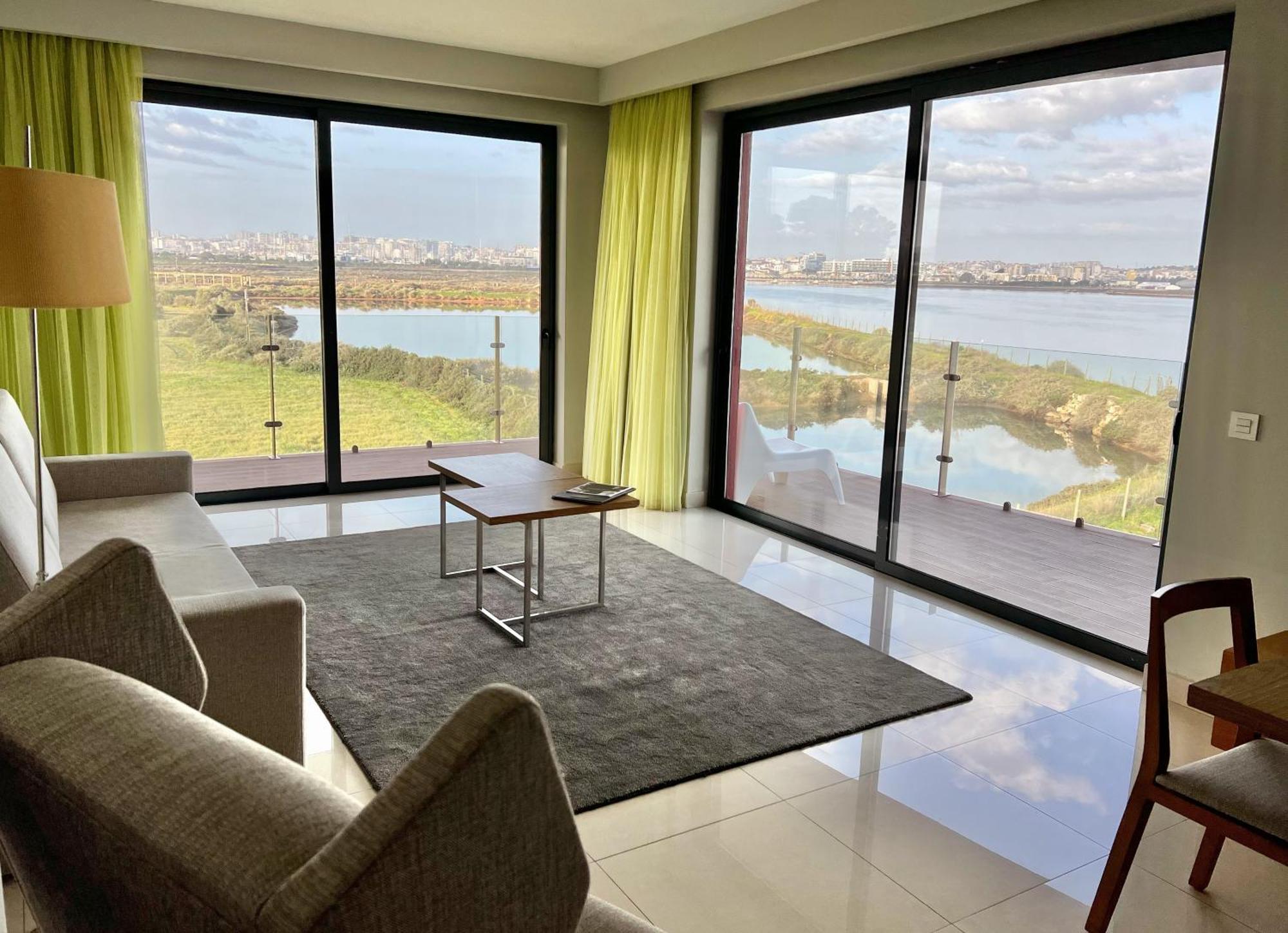 Agua Riverside 4*