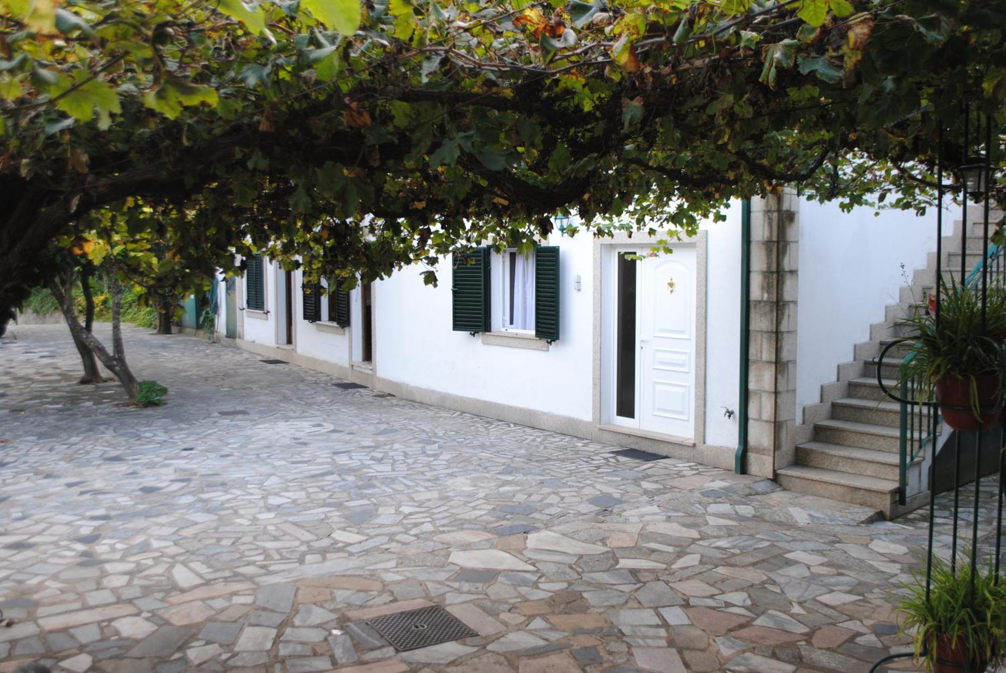 Casa Dos Santos Alojamento - Guest House