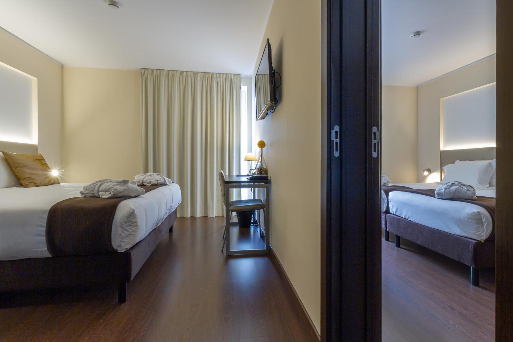 In Gold & Hotel