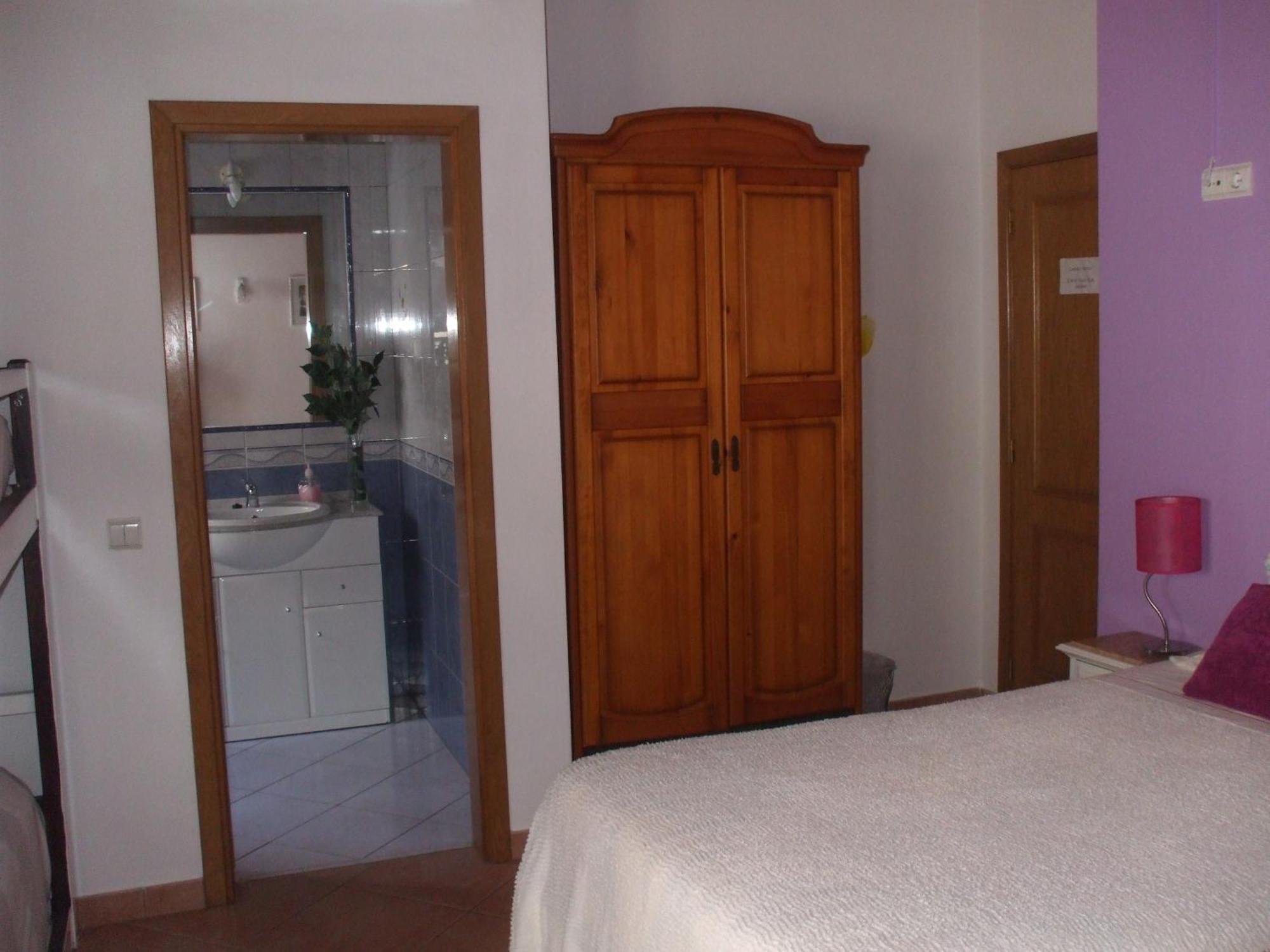 Dinas Guesthouse 3*