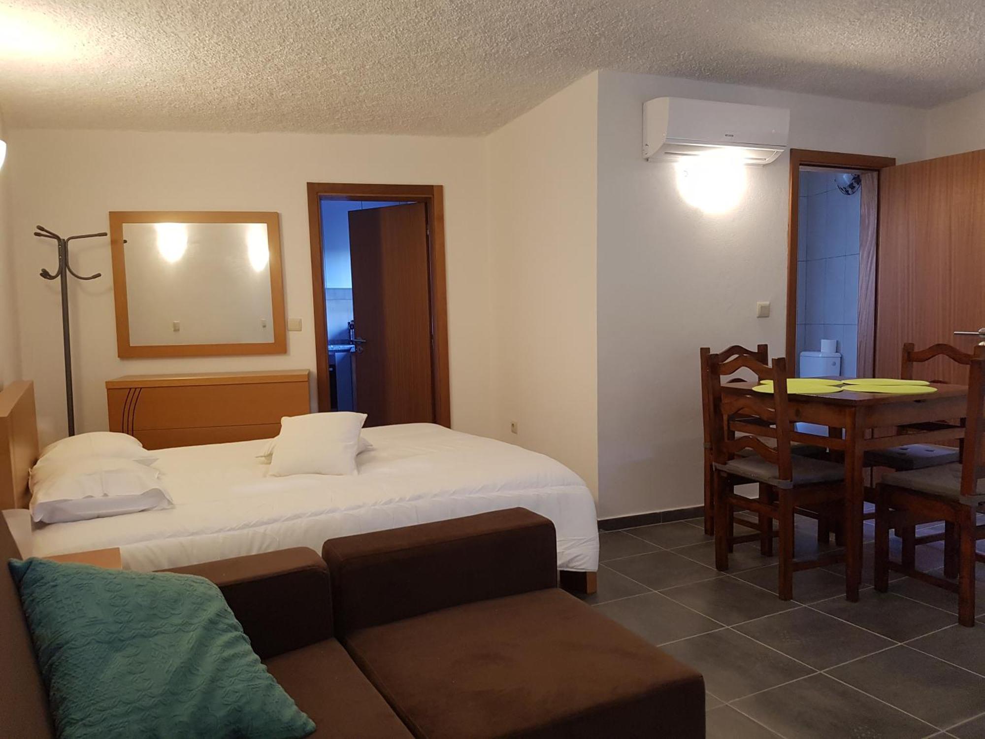 Casa Dos Santos Alojamento - Guest House
