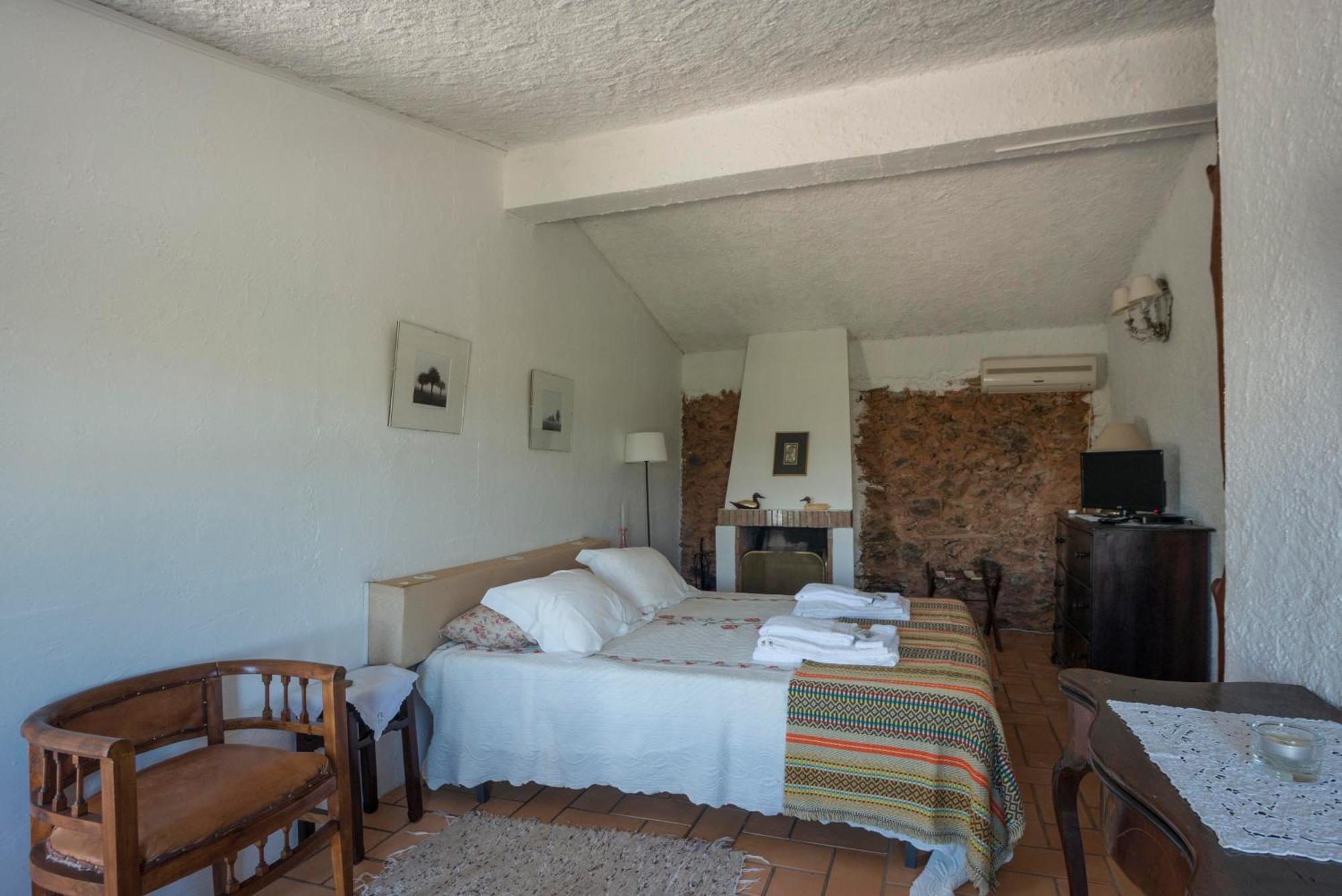 Monte Pedras Negras Country house *