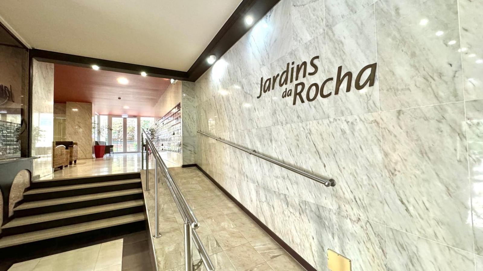 Apartment Jardins Da Rocha: Beachfront With Sea Views And Pools Portimao