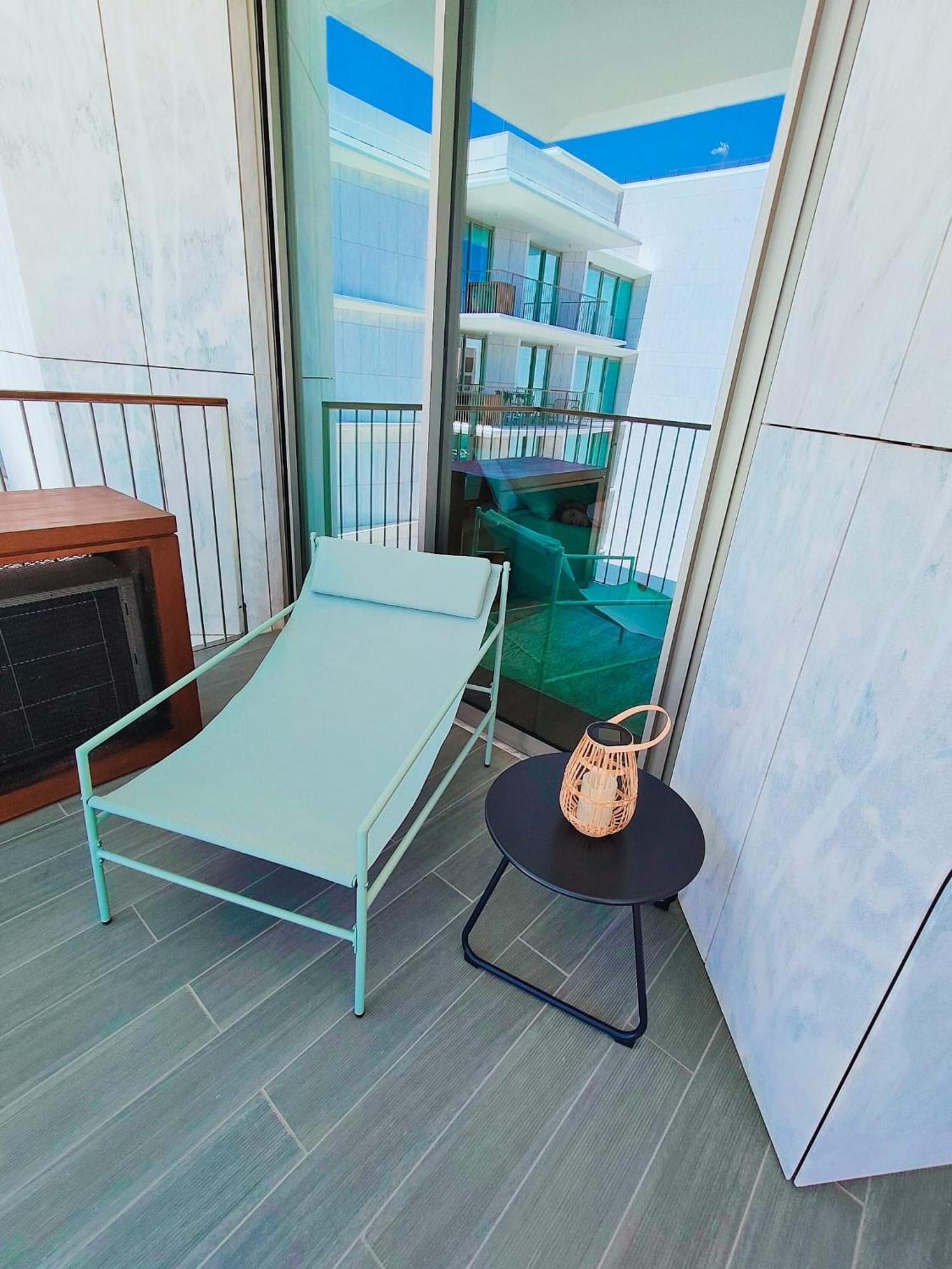 Bayline- Beachfront And Pool Apartment *