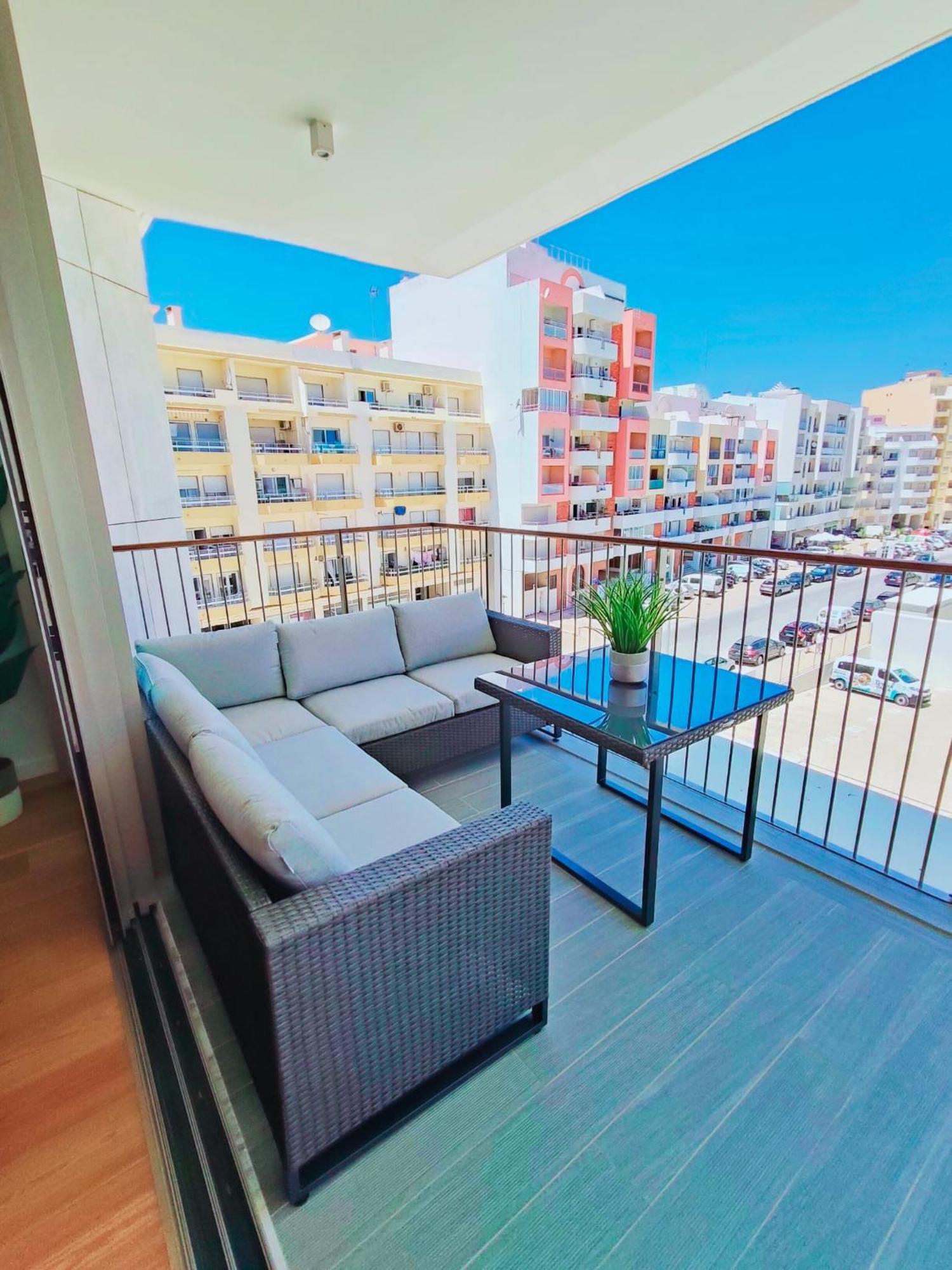 Bayline- Beachfront And Pool