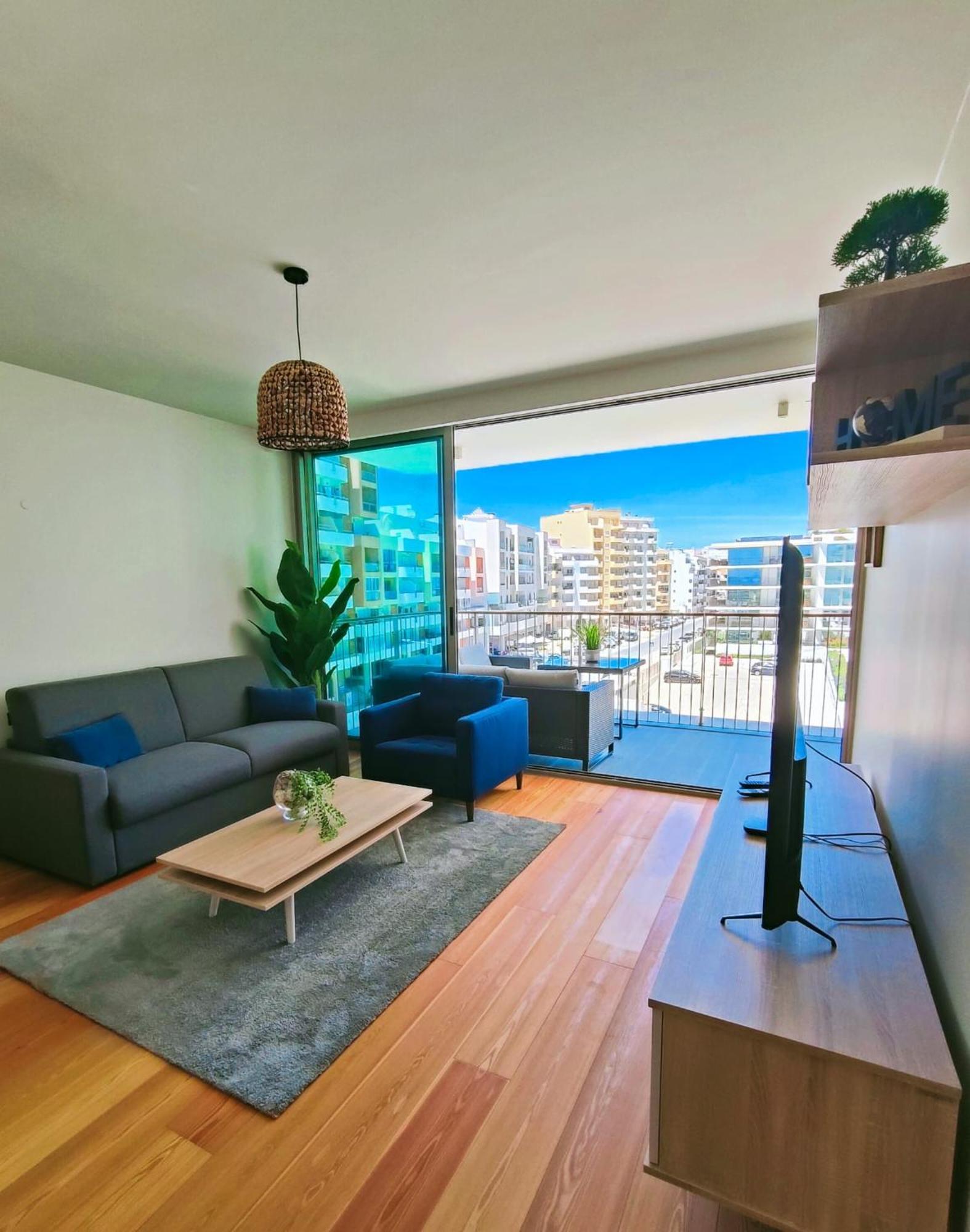 Bayline- Beachfront And Pool *