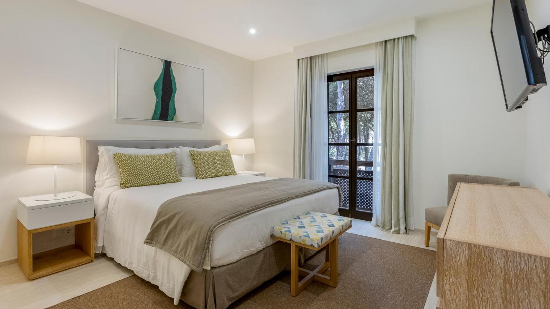 Pine Cliffs Village Hotel 5*