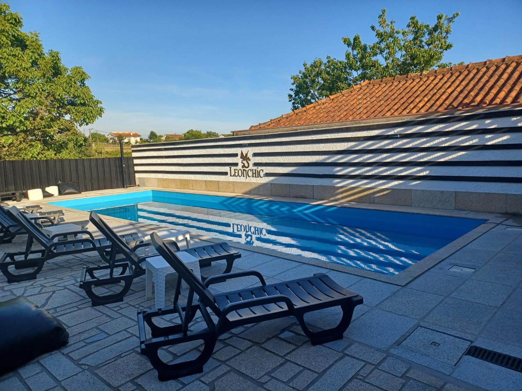 Hotel Leonchic - Com Piscina De Agua Salgada