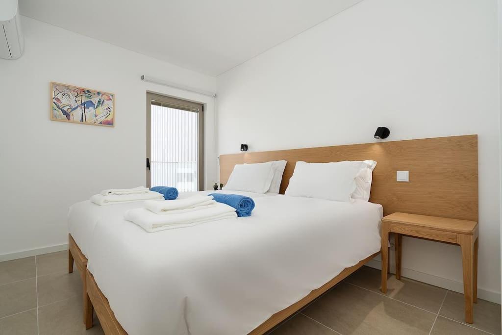 Apartment Hibisco Is A Modern Apartment, 5min Walk To