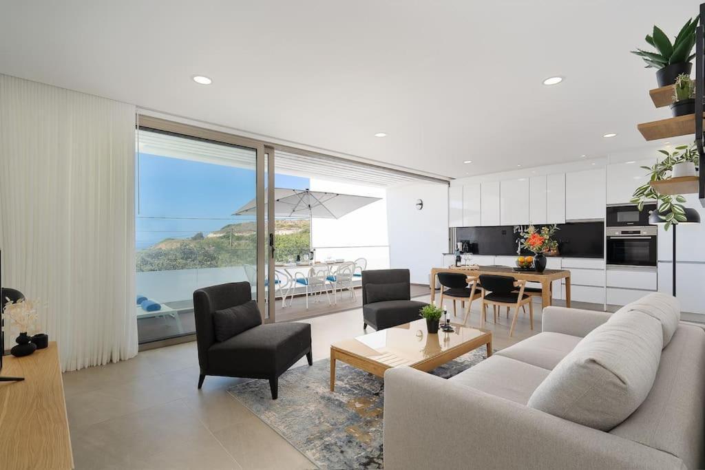 Hibisco Is A Modern Apartment, 5min Walk To Apartment *