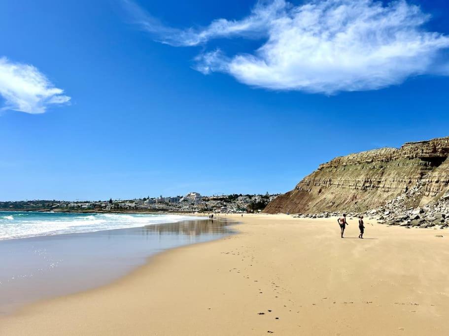Hibisco Is A Modern Apartment, 5min Walk To