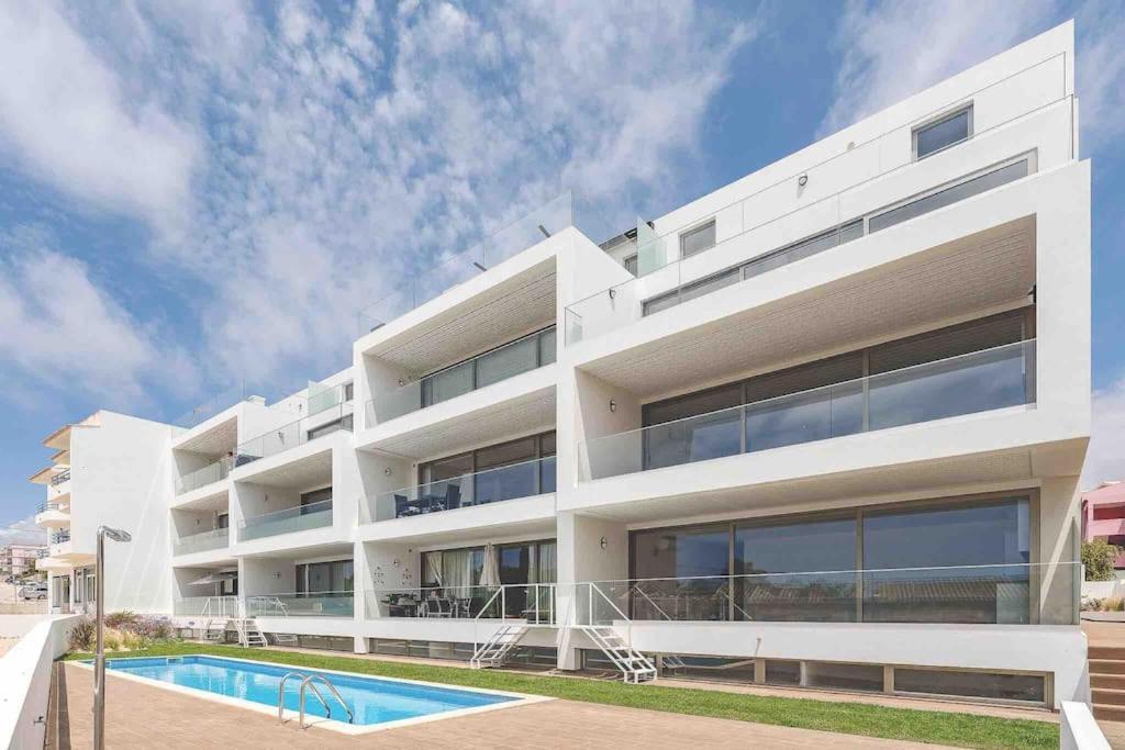 Hibisco Is A Modern Apartment, 5min Walk To Apartment