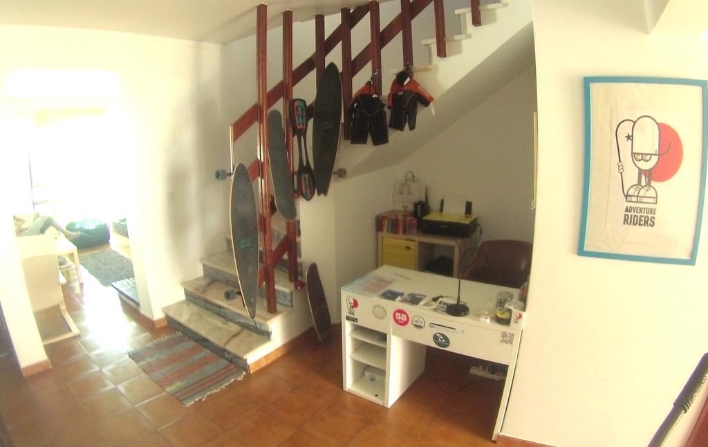 Surf House Peniche Hostel *