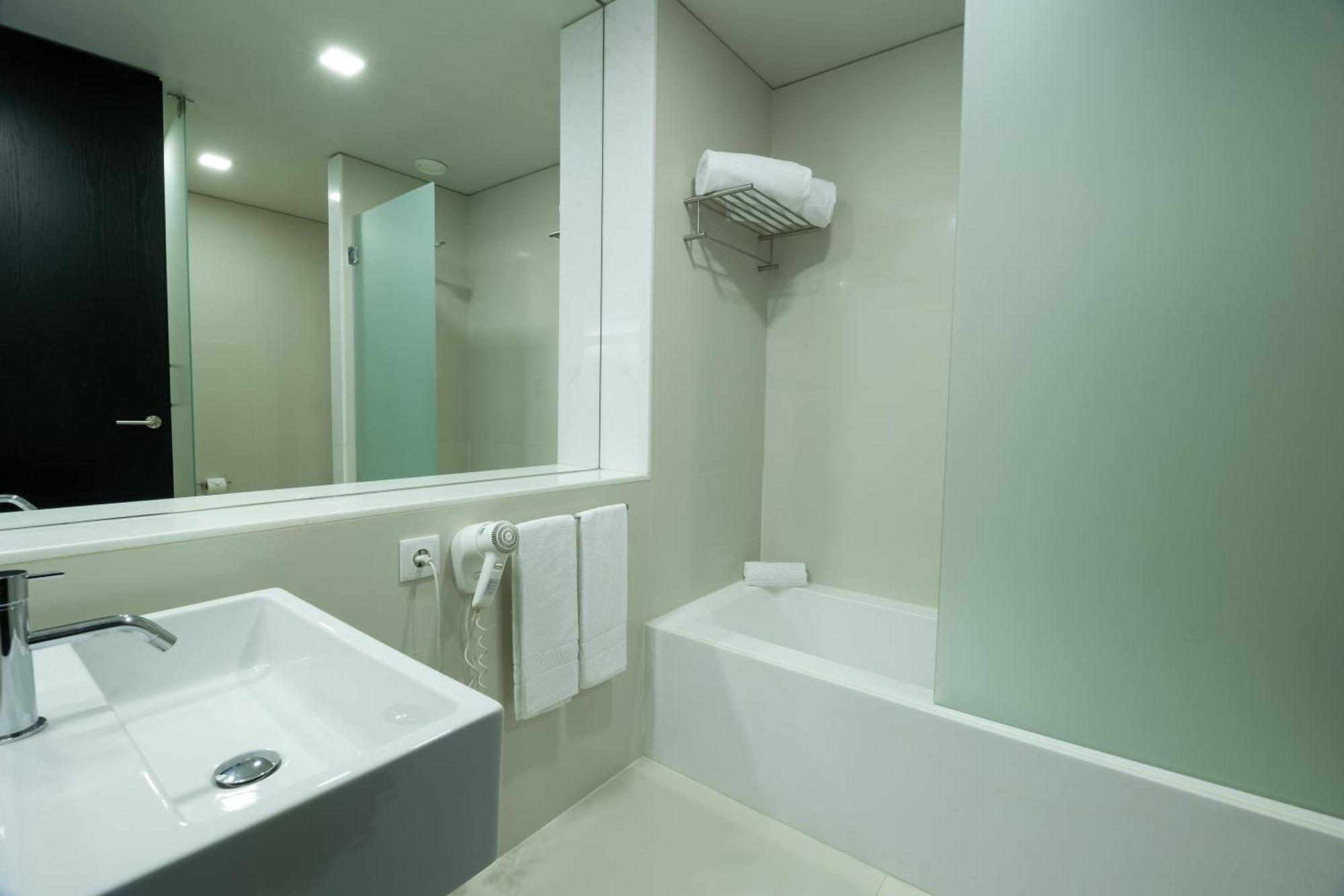 Axis Viana Business &