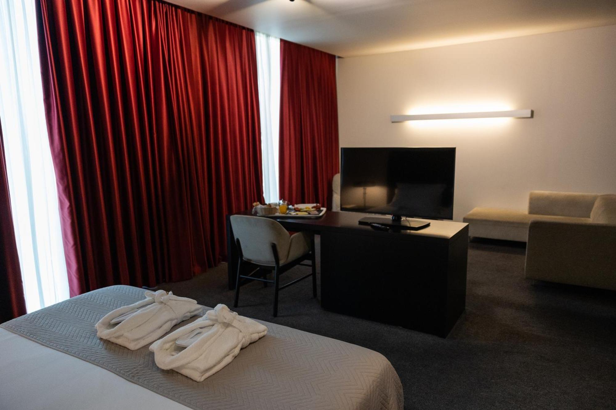 Axis Viana Business & 4*